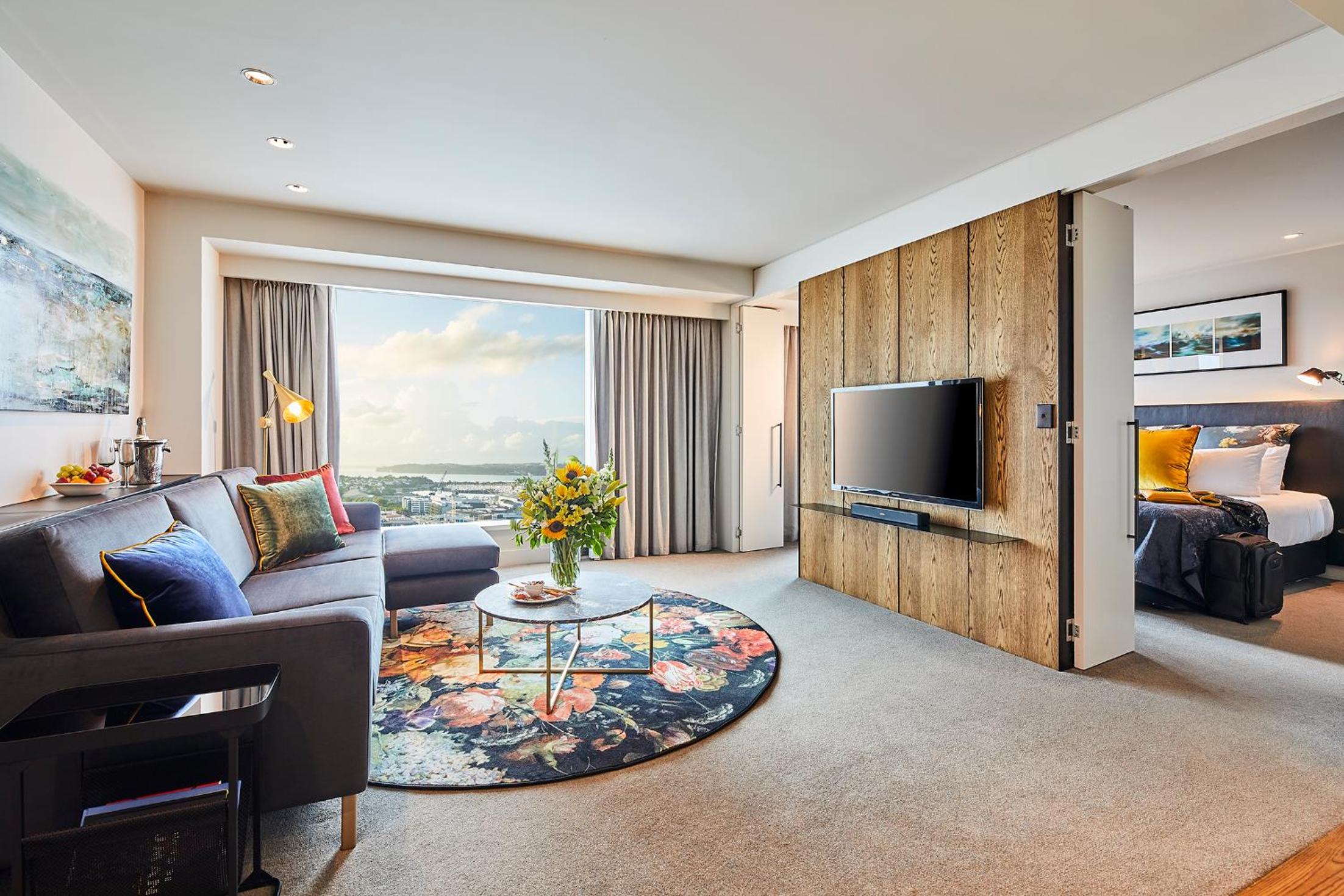 Grand Deluxe Harbor View Suite - Photo 5