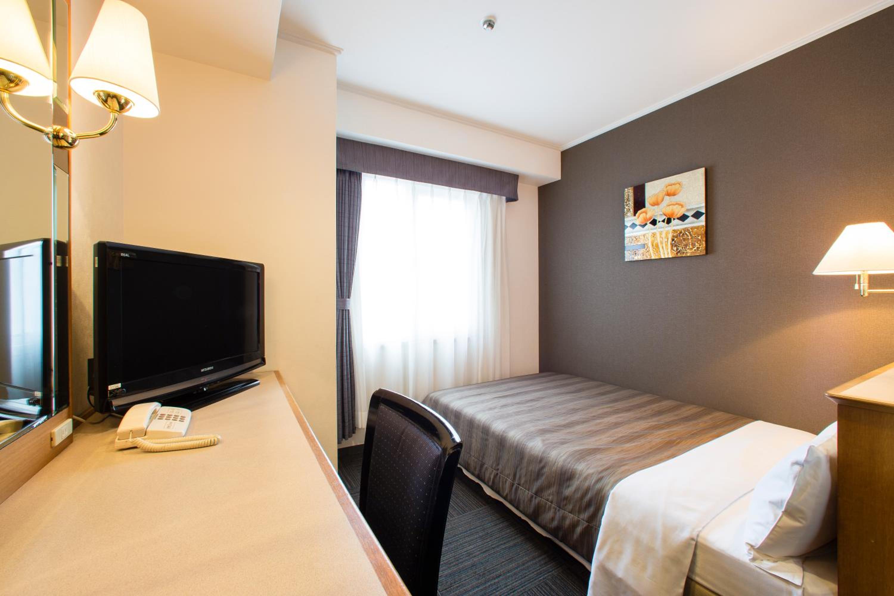 Special Offer - Economy Double Room with Small Double Bed - Smoking, photo 6