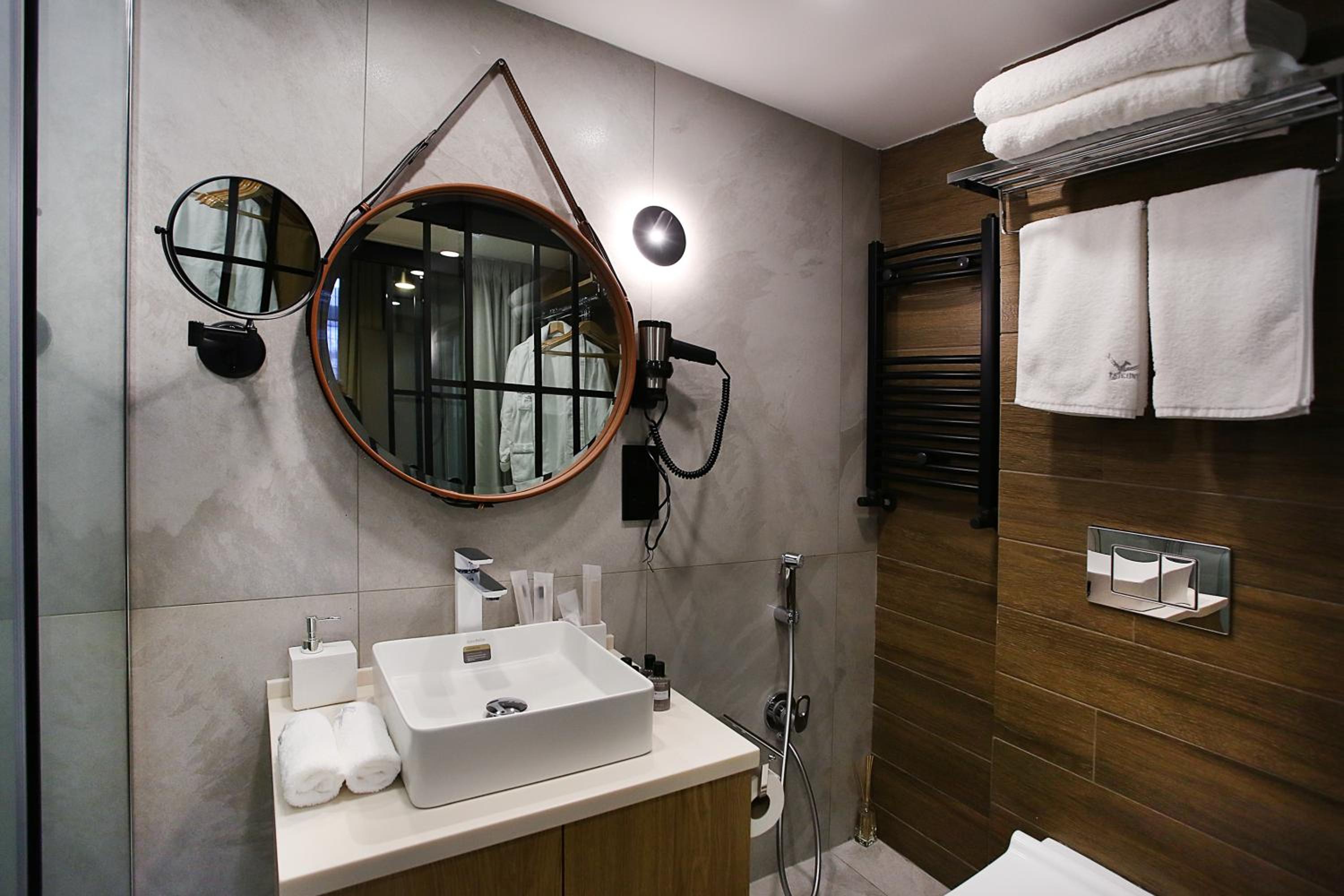 Superior Suite - Photo 16