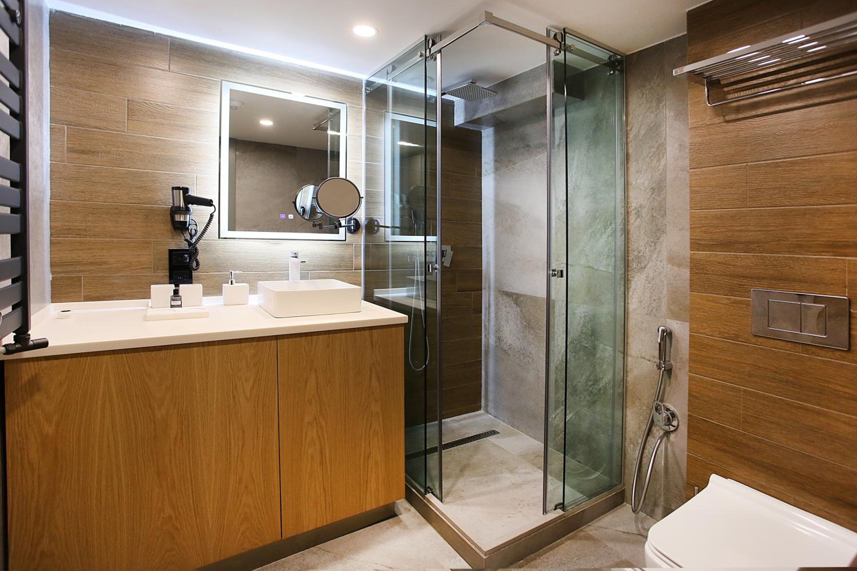 Superior Suite - Photo 10