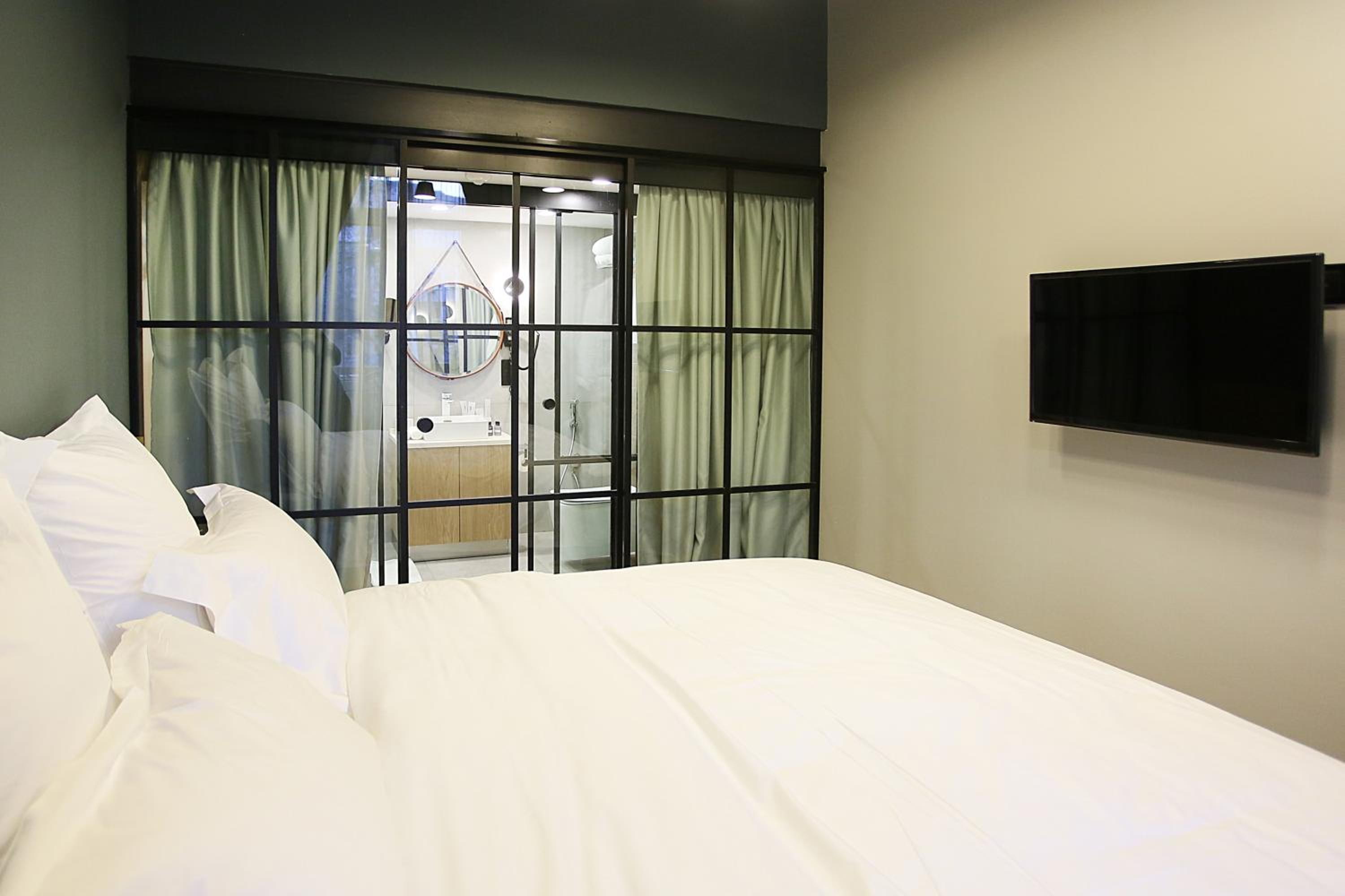 Superior Suite - Photo 12