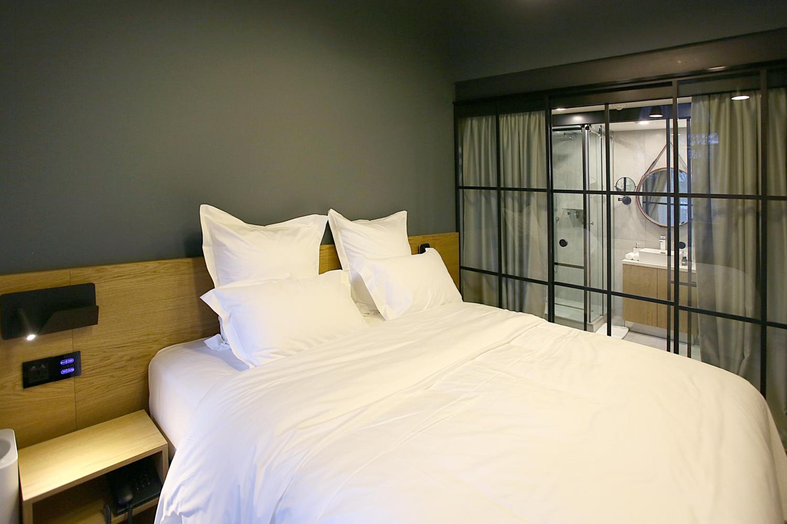 Superior Suite - Photo 13