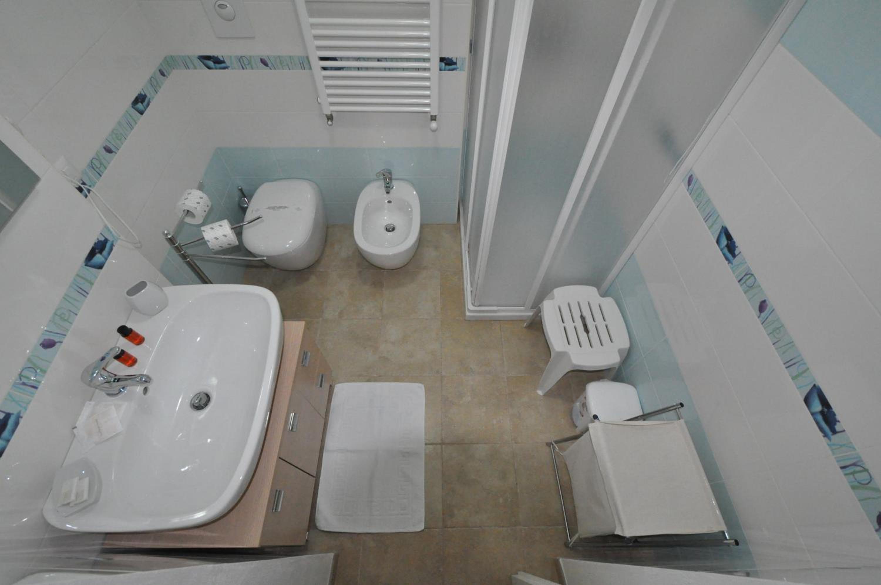 Standard Double Room - Photo 10