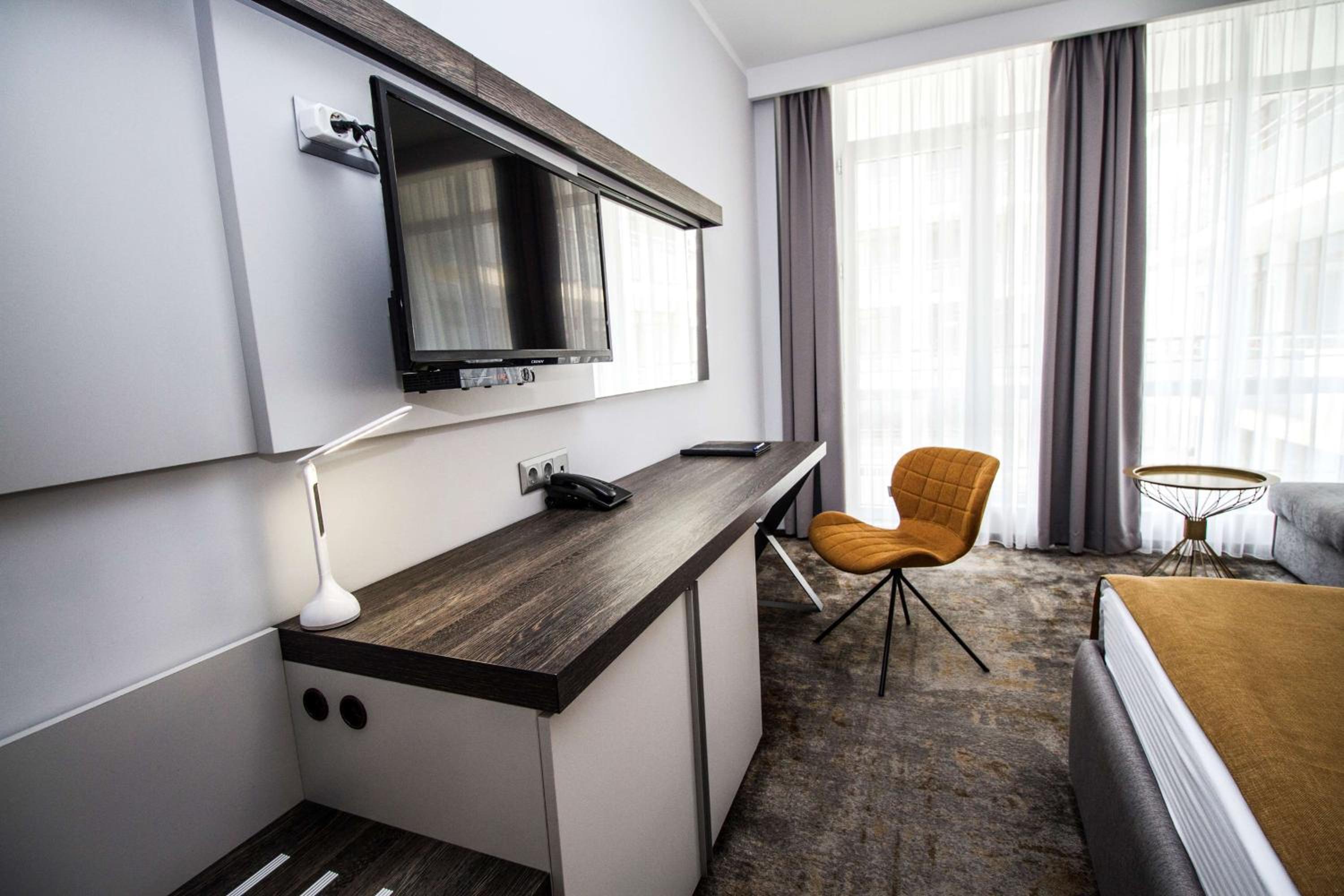 Comfort King Room with Sofa Bed, Balcony and Pool View photo 1
