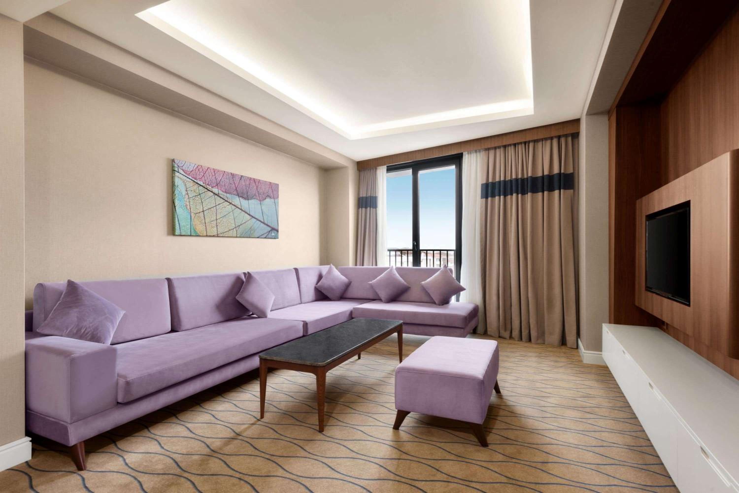 King Suite - Non-Smoking - Photo 1