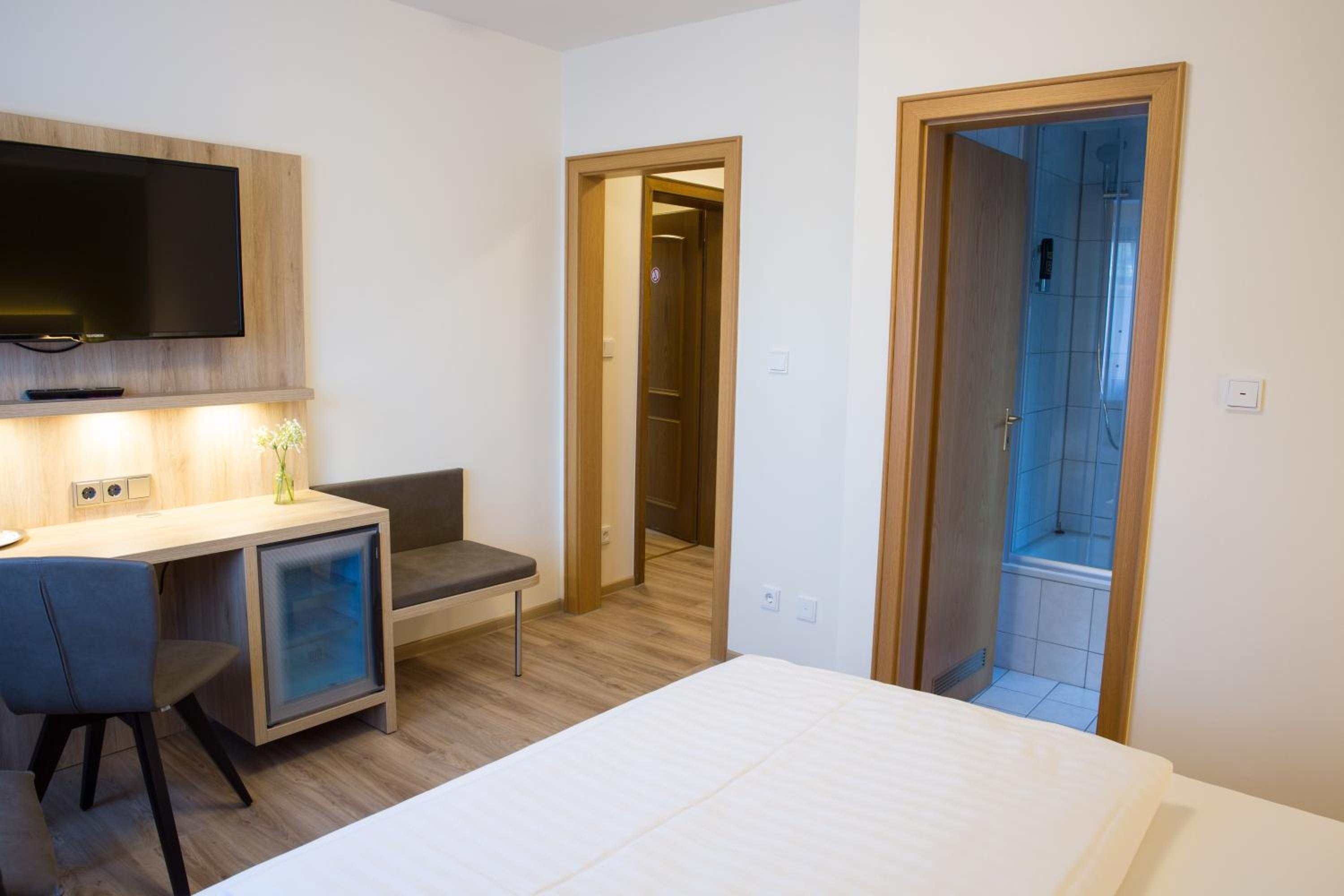 Double Room - Photo 8
