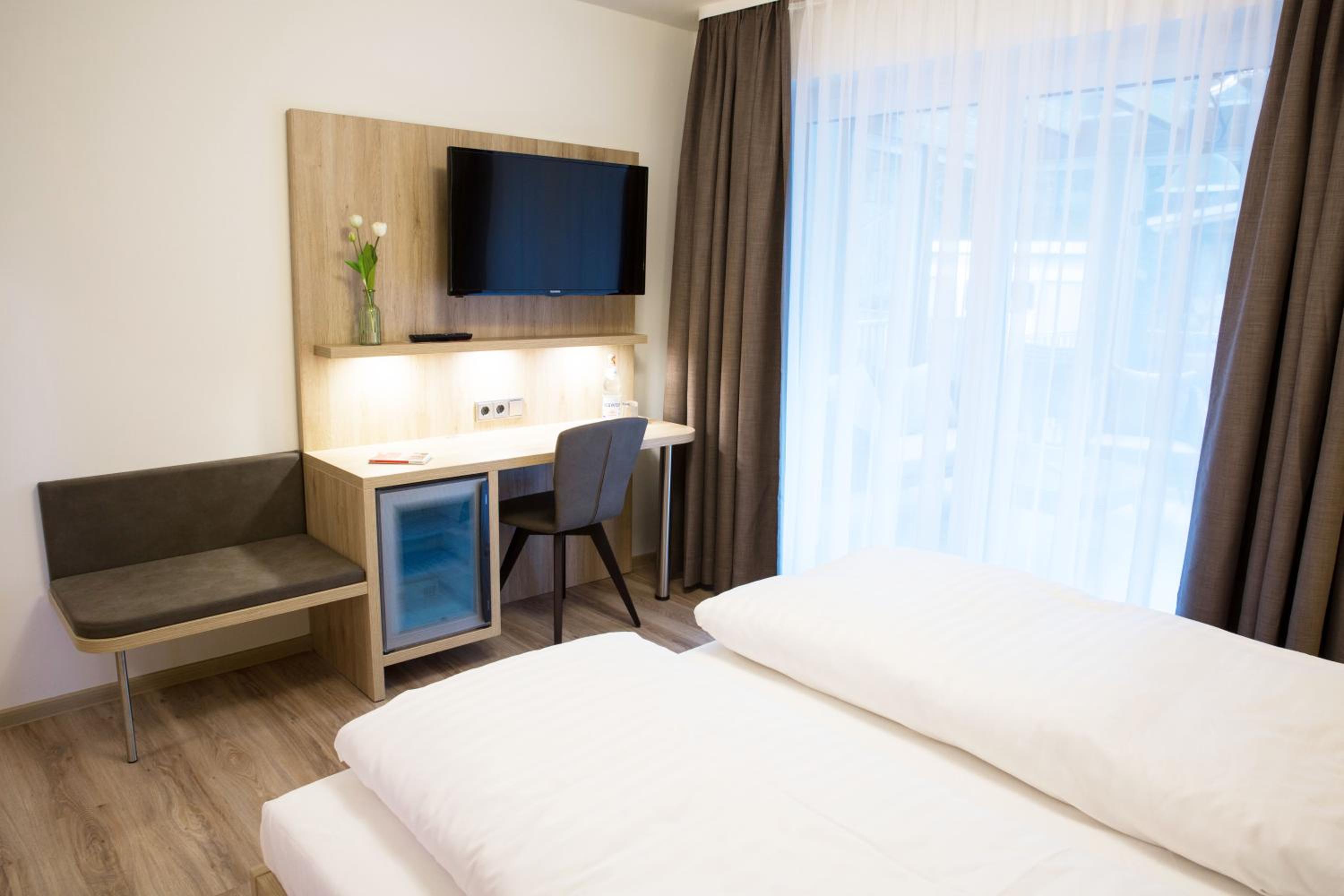 Double Room - Photo 12