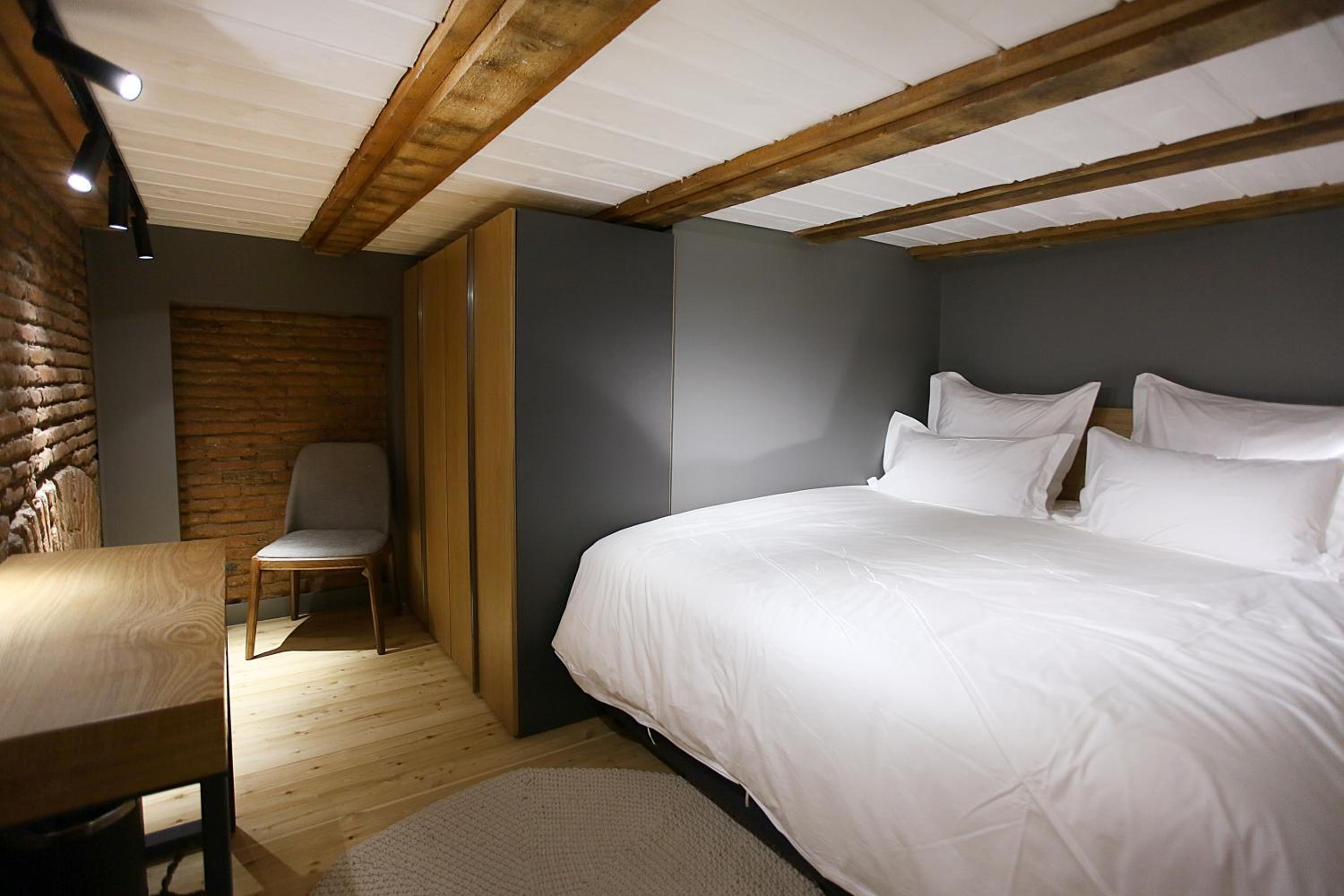 Studio - Split Level - Photo 15