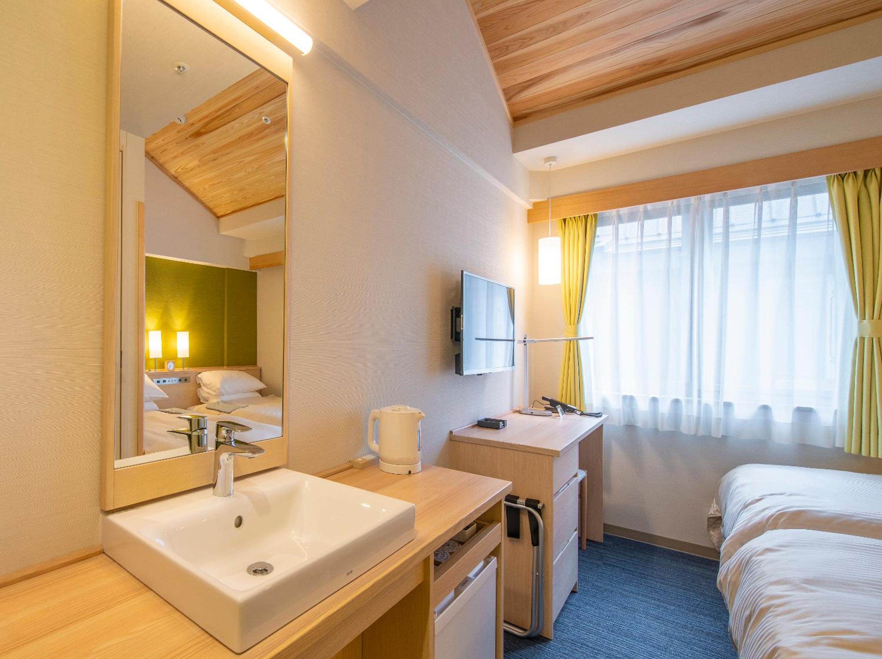 Economy Twin Room photo 3