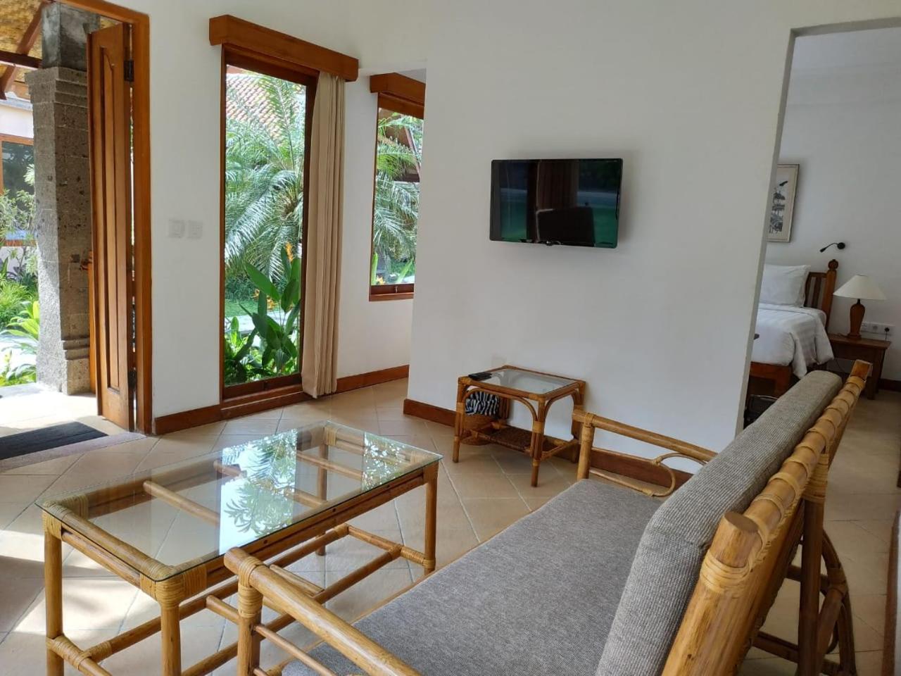Deluxe Room (2 Adults + 1 Child) - Photo 3