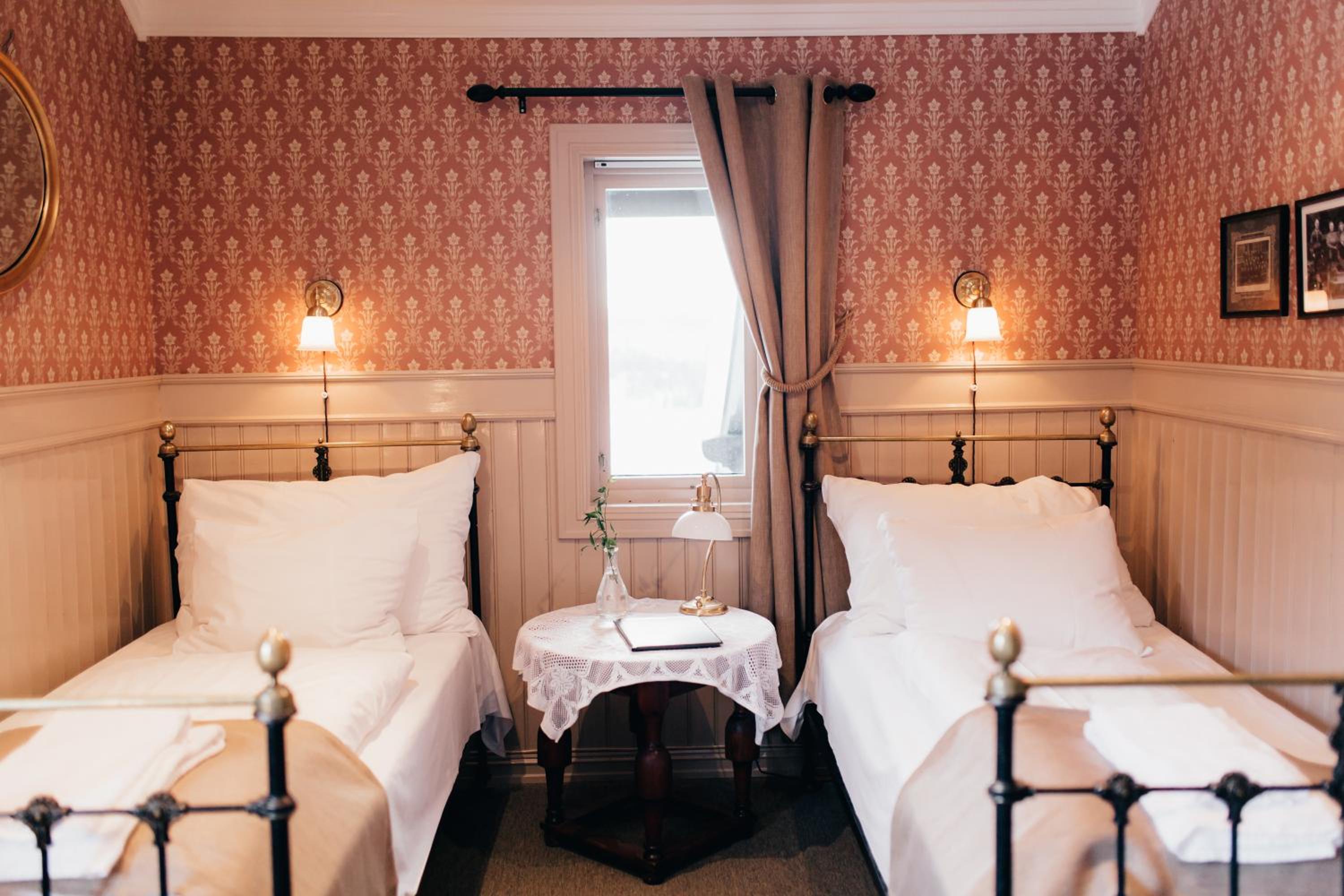 Standard Twin Room - Photo 3