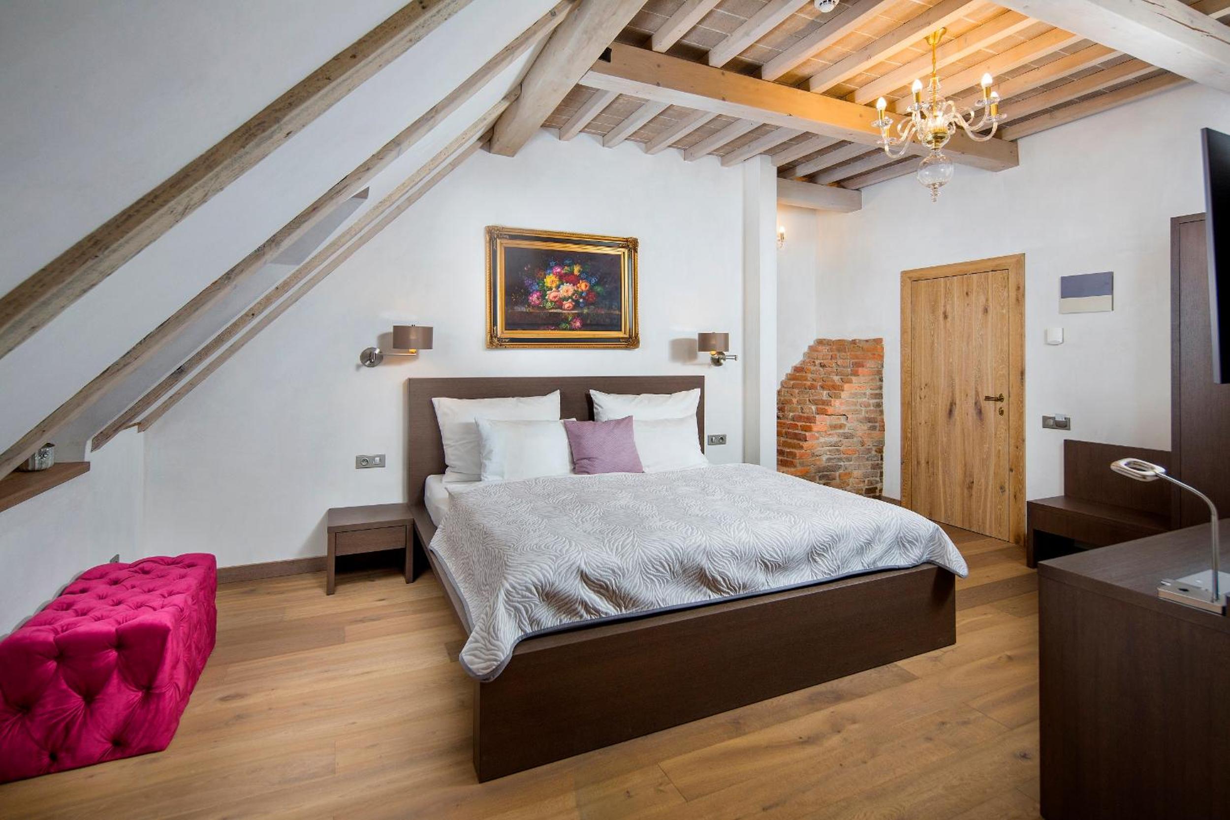 Large Double Room photo 1