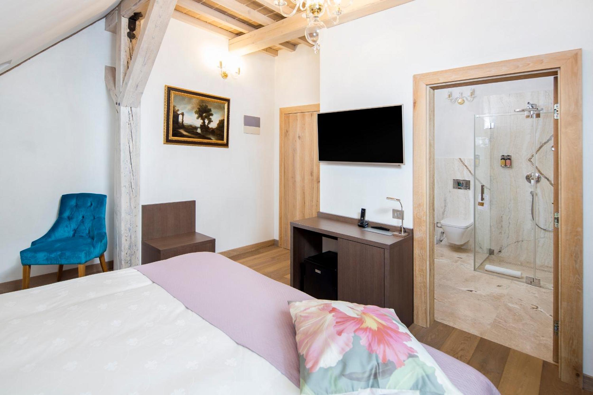 Double Room - Photo 3