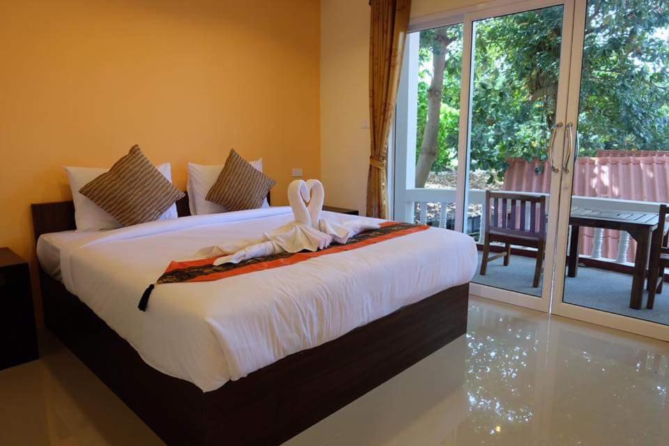 One-Bedroom Apartment - Photo 1