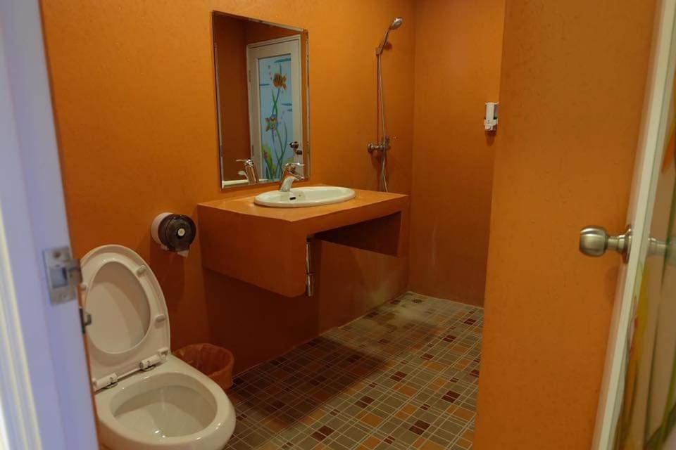 One-Bedroom Apartment - Photo 3
