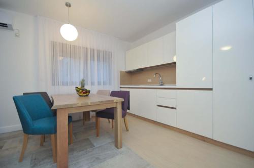 Apartment with Garden View