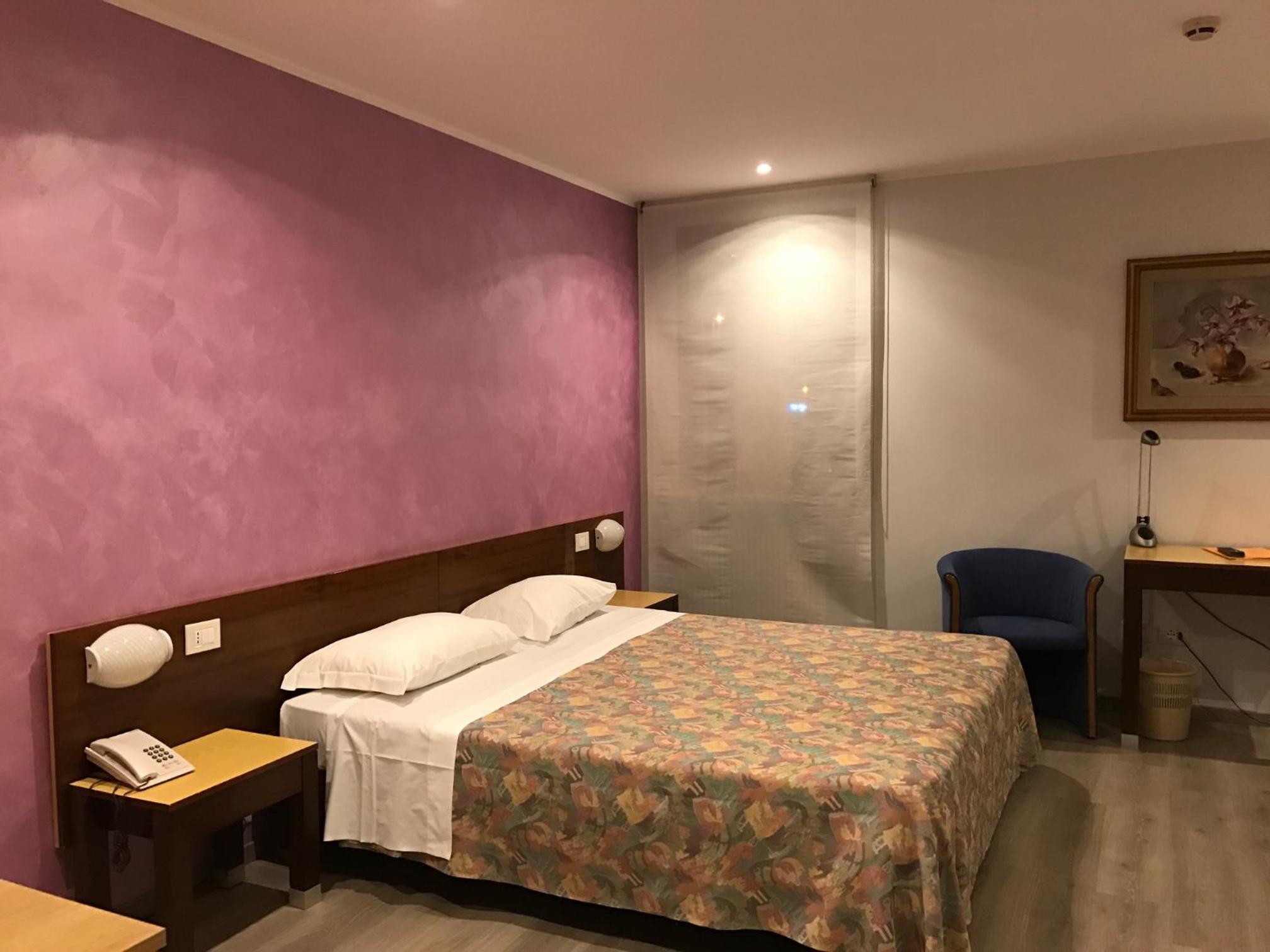 Deluxe Double Or Twin Room photo 1