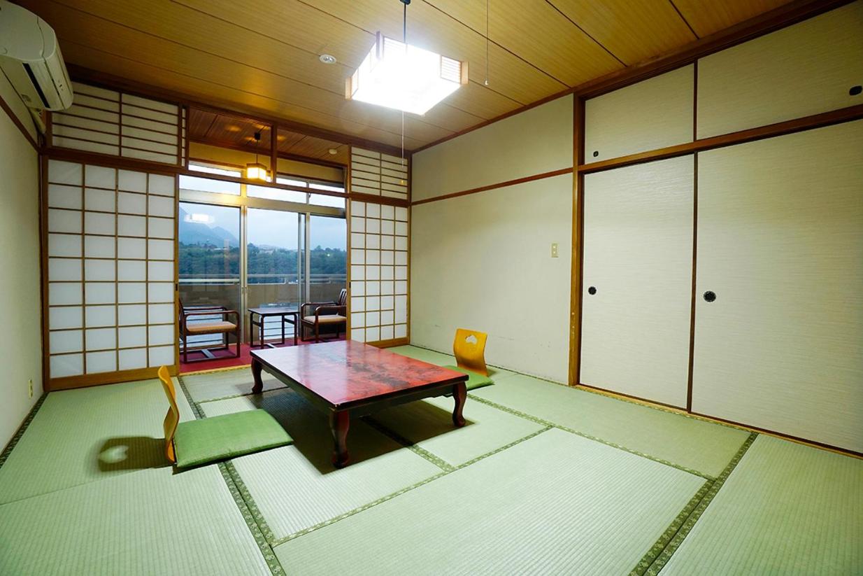 Standard Room with Bathroom - Non-Smoking photo 3