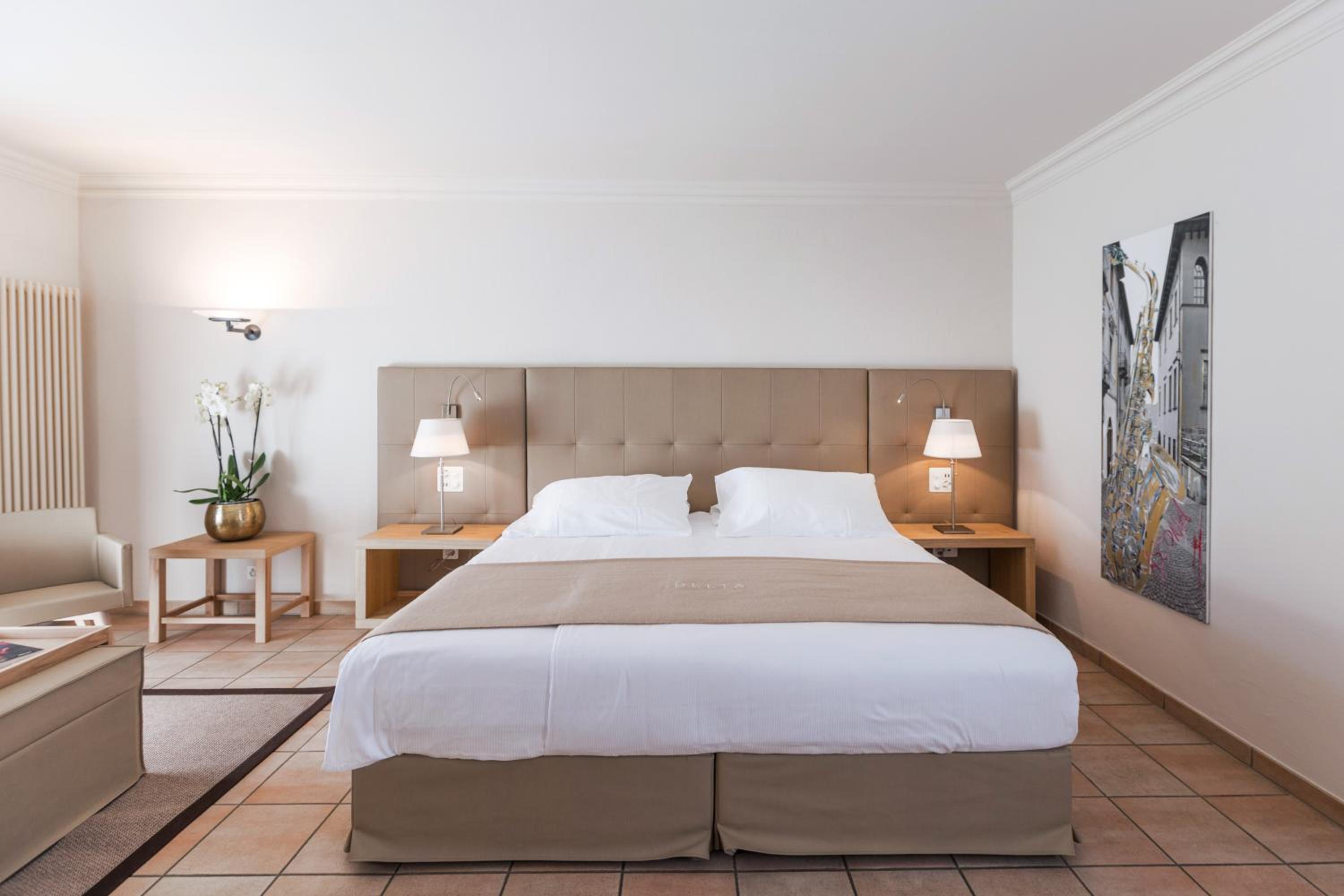 Standard Double Room with Spa Access - Photo 18