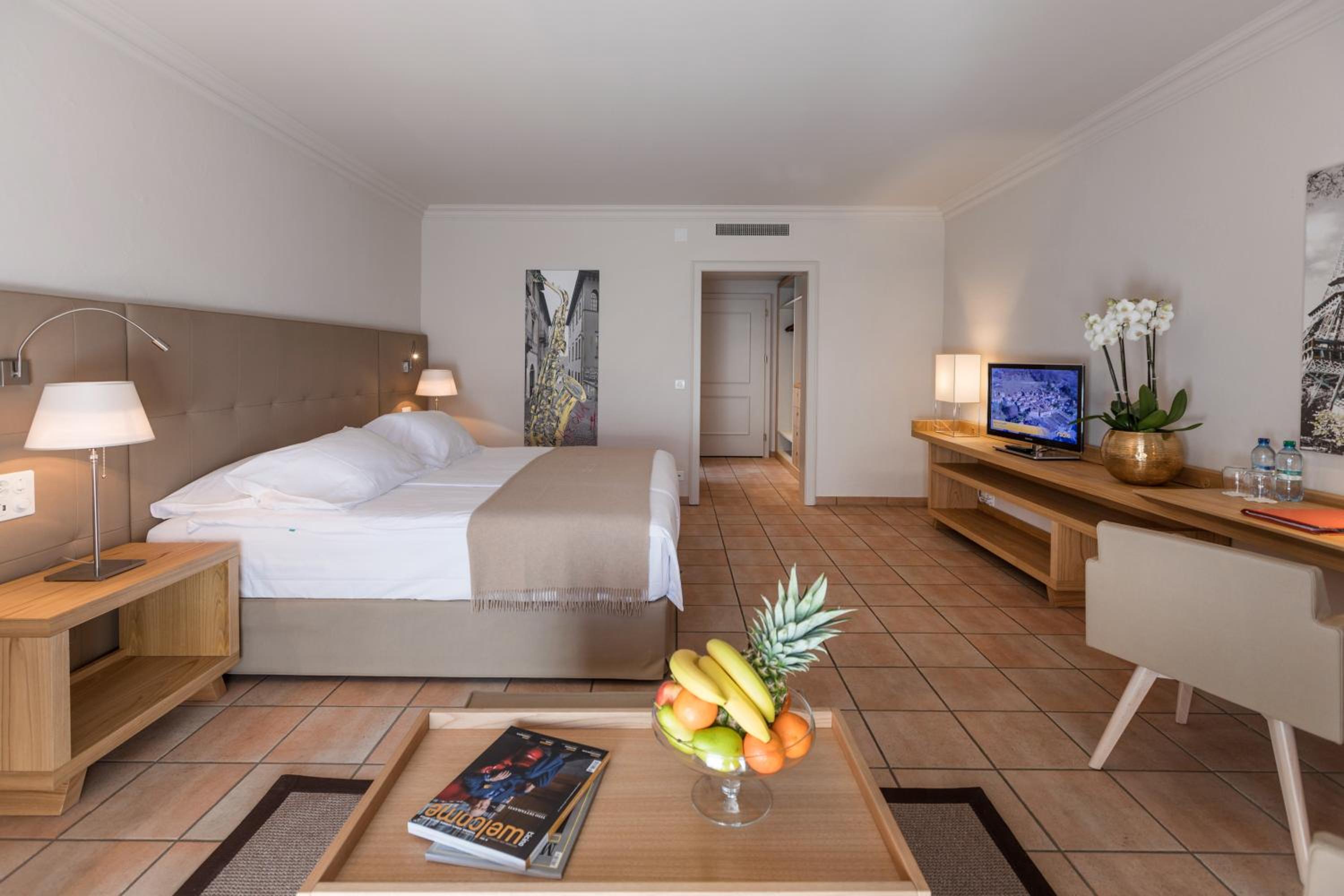 Standard Double Room with Spa Access - Photo 21