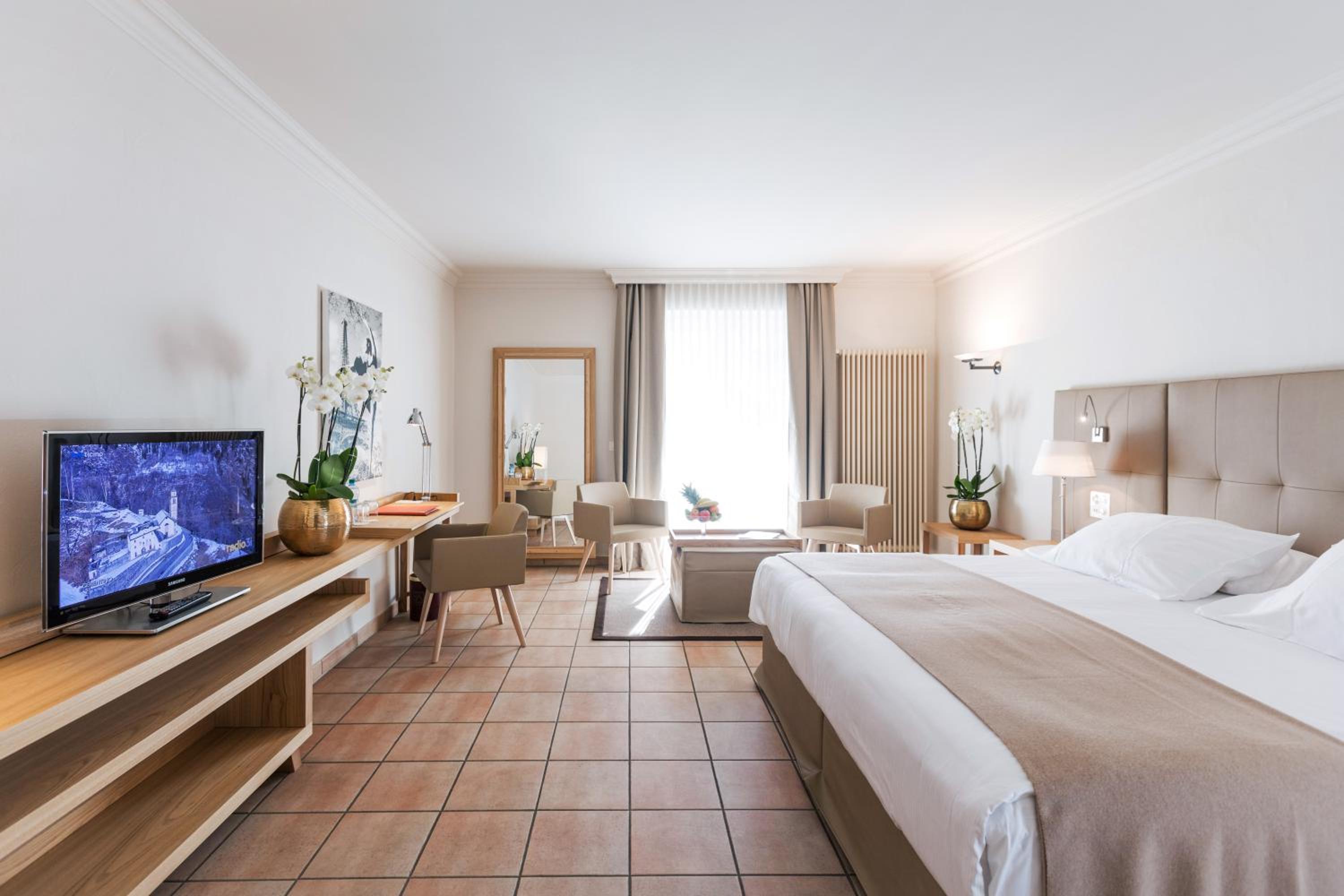 Standard Double Room with Spa Access - Photo 23
