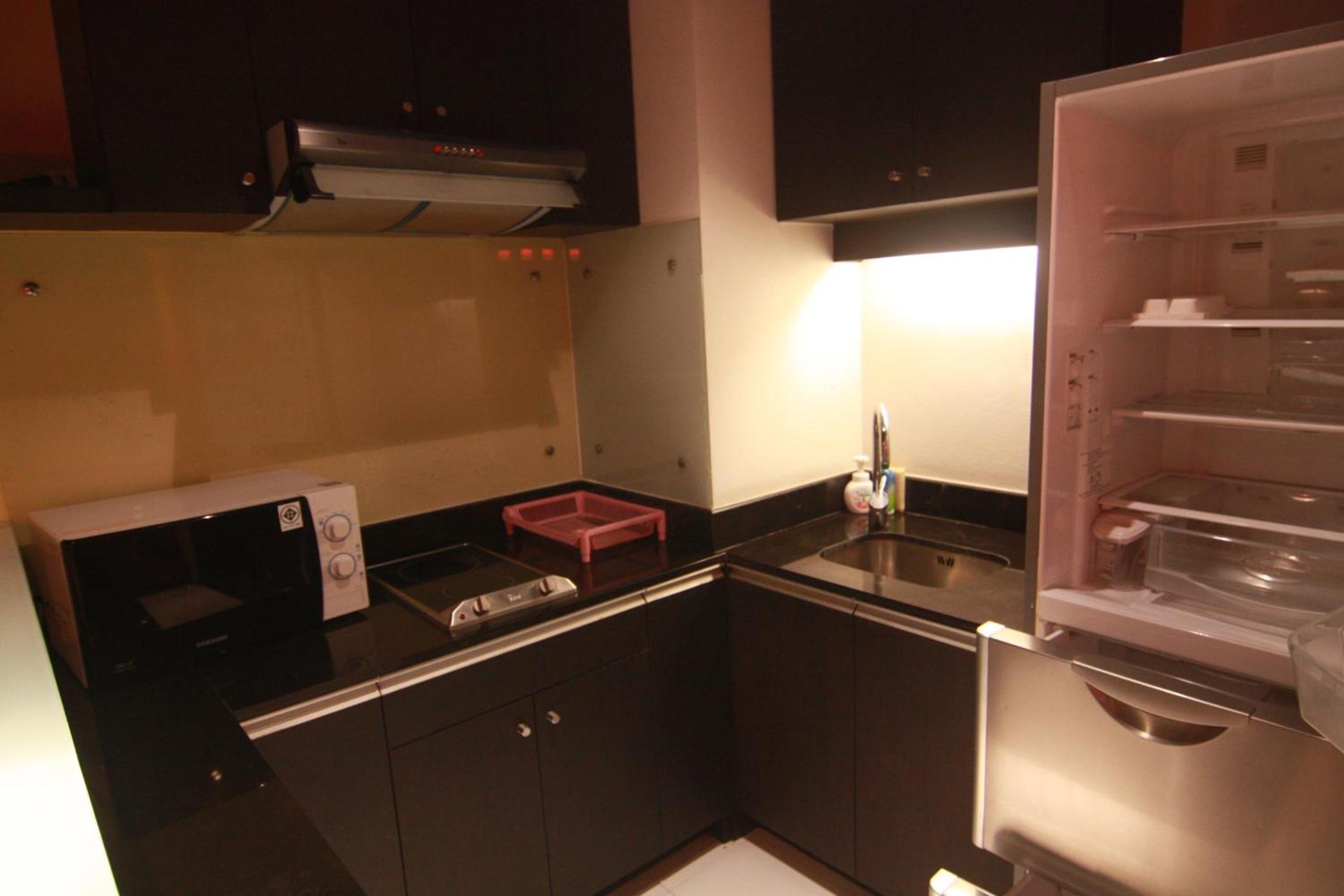Apartment with Balcony - Photo 7