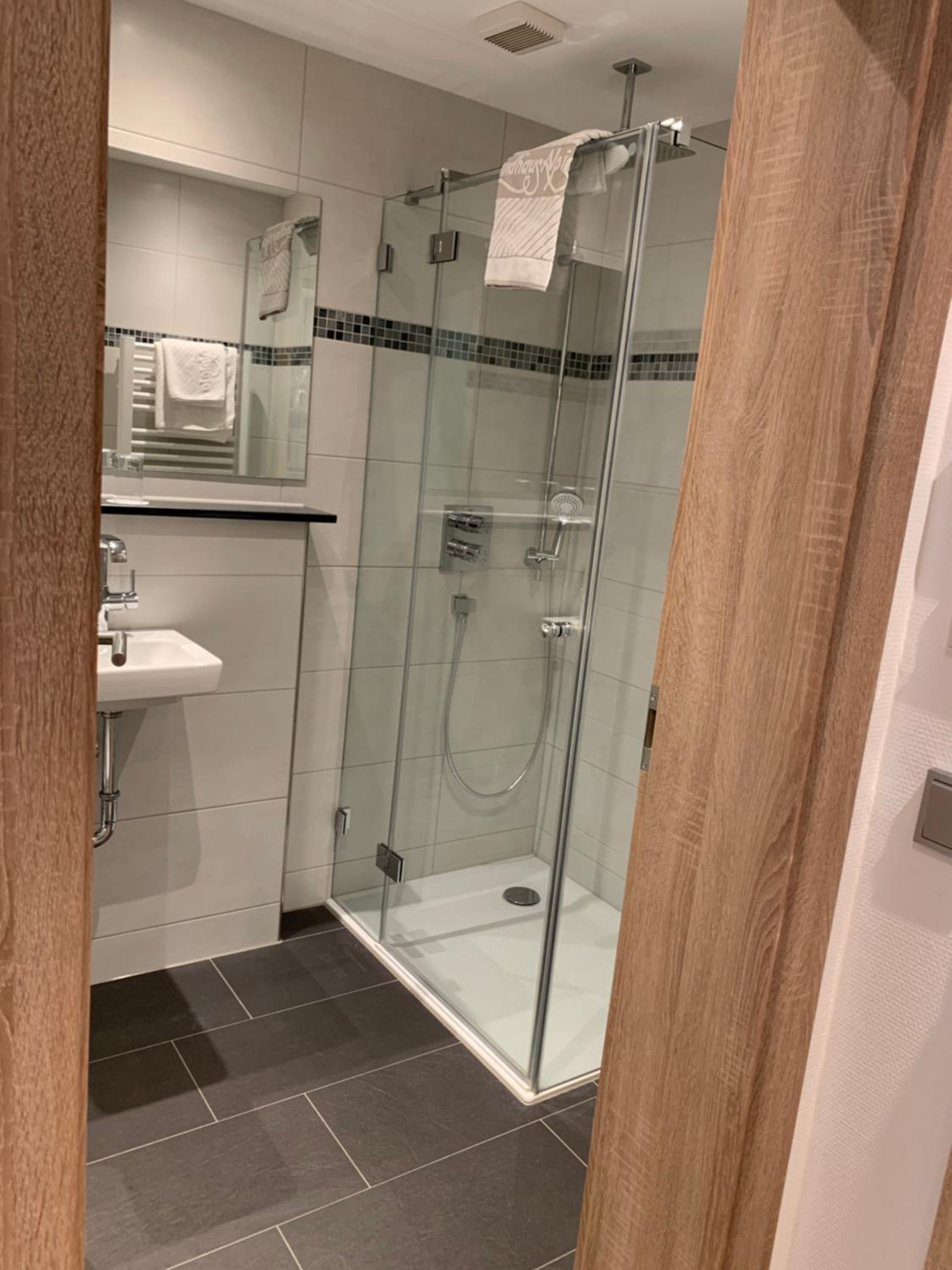 Deluxe Double Room with Shower photo 2