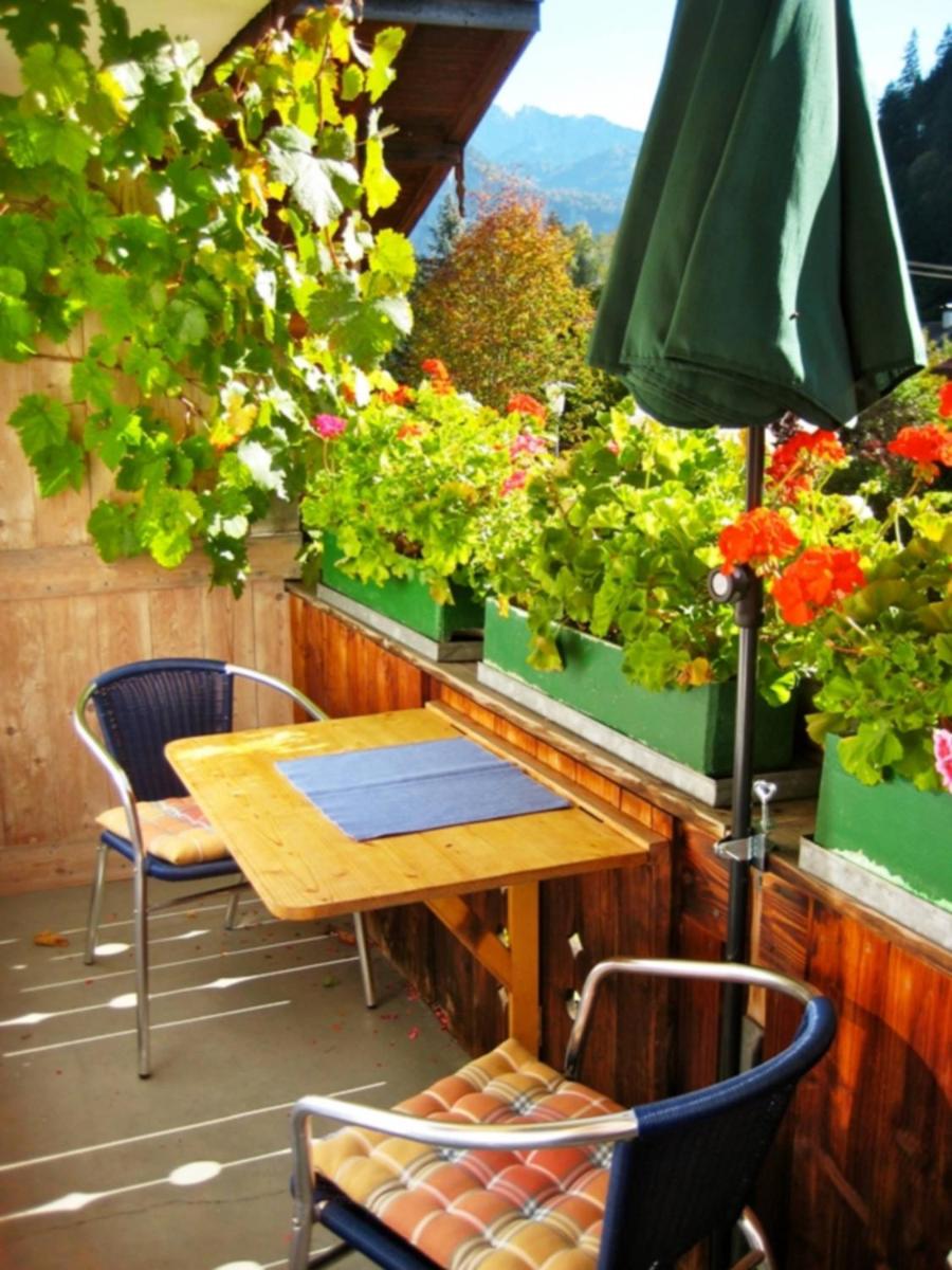 Apartment with Balcony photo 3