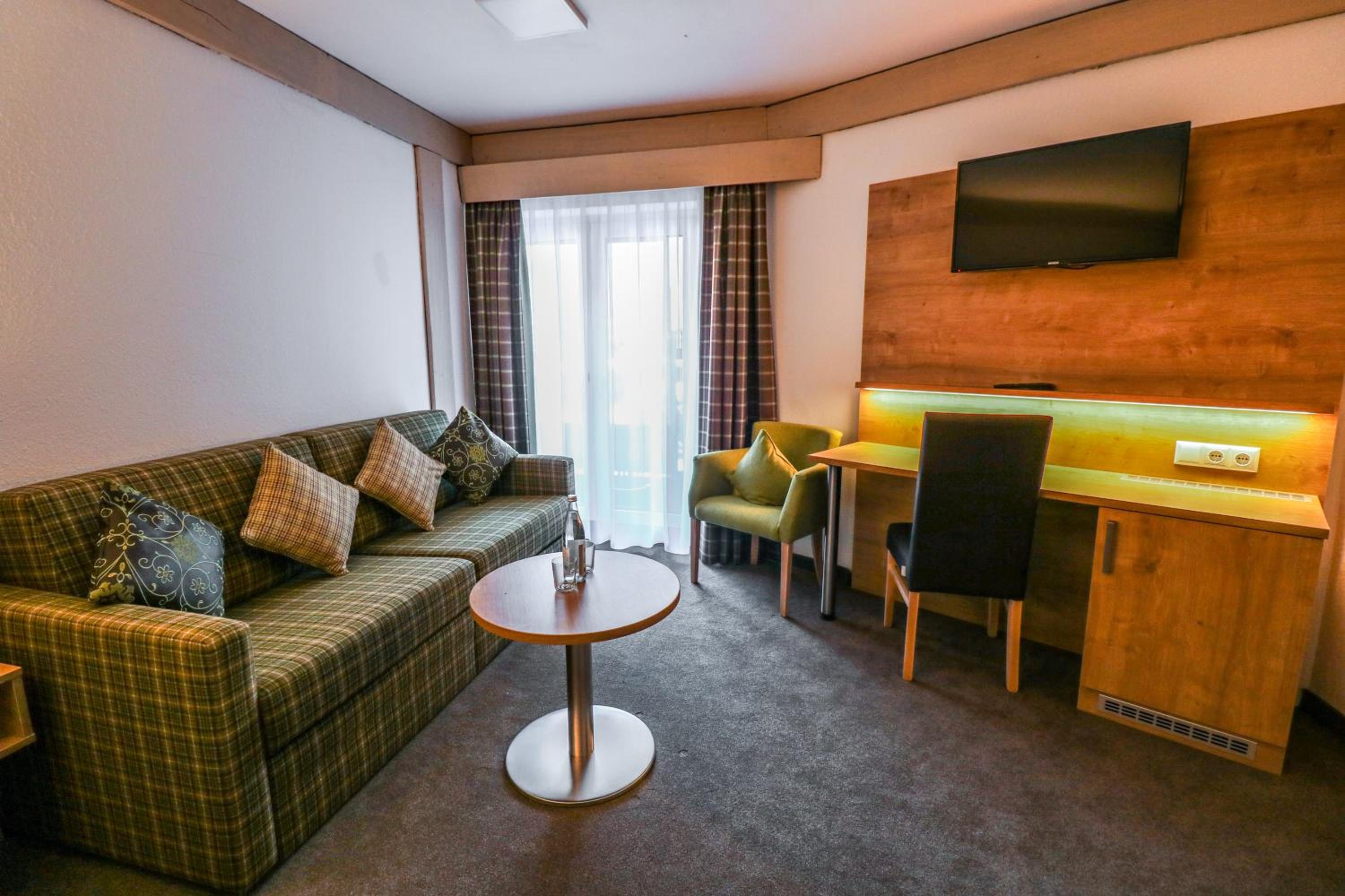 Large Double Room - Photo 2