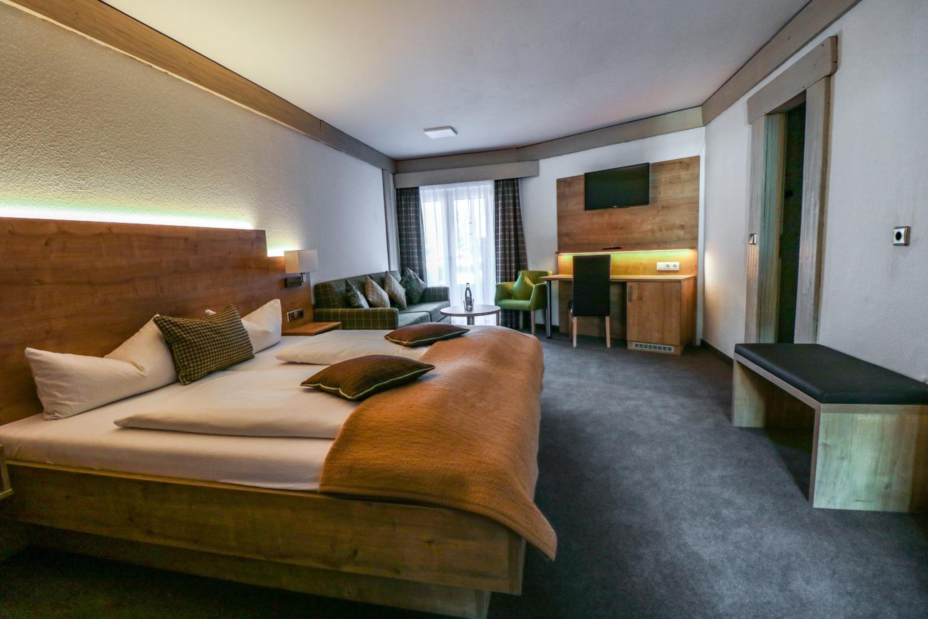 Large Double Room - Photo 4
