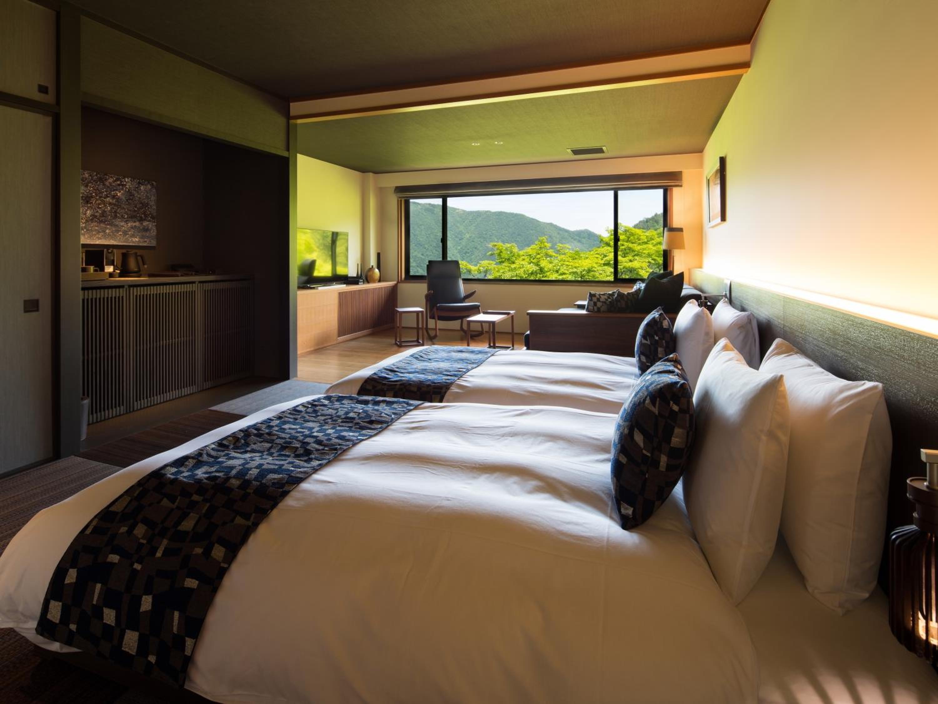 Superior Hollywood Twin Room with Free flow included photo 2