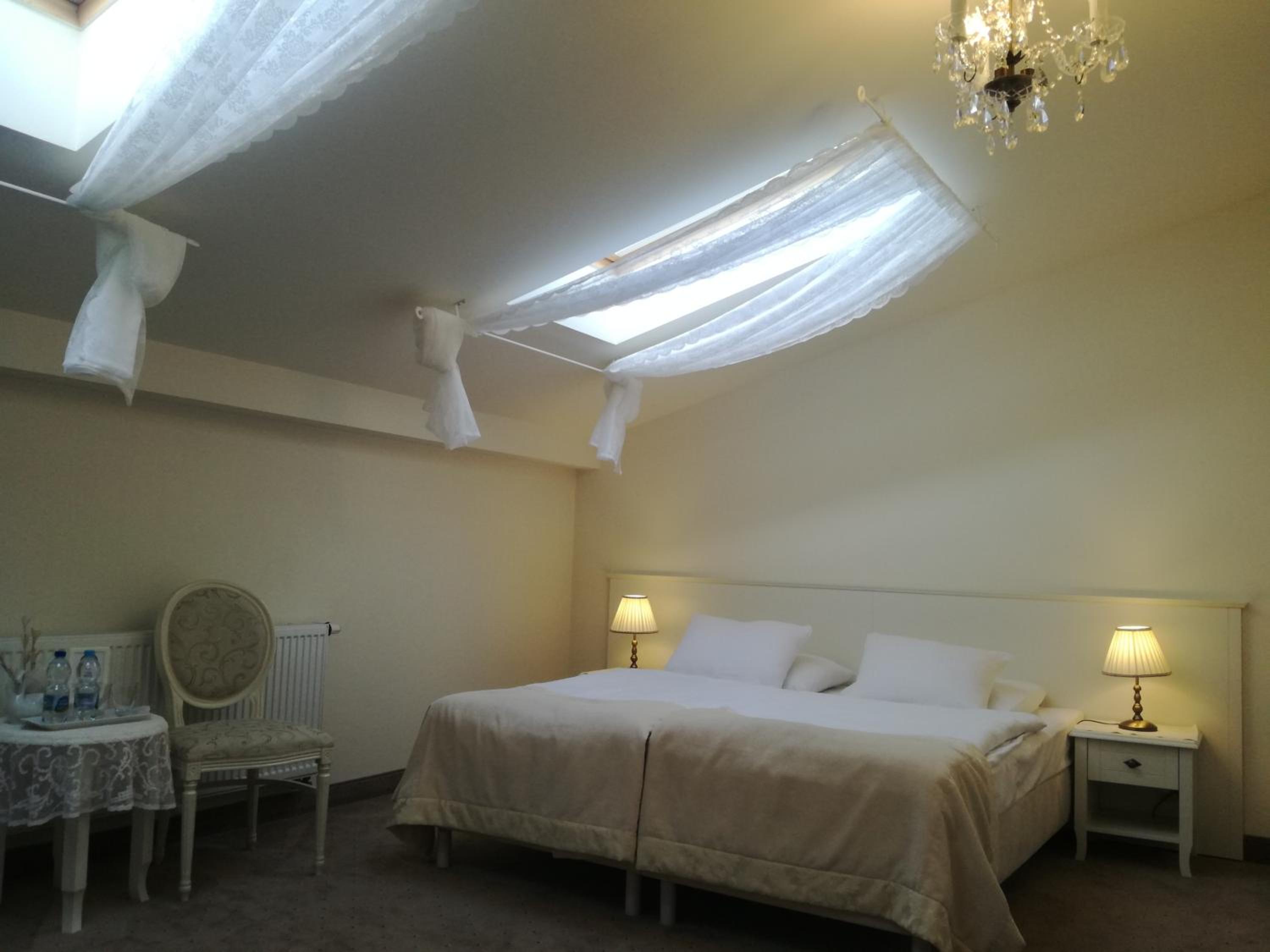 Standard Double or Twin Room - Photo 6