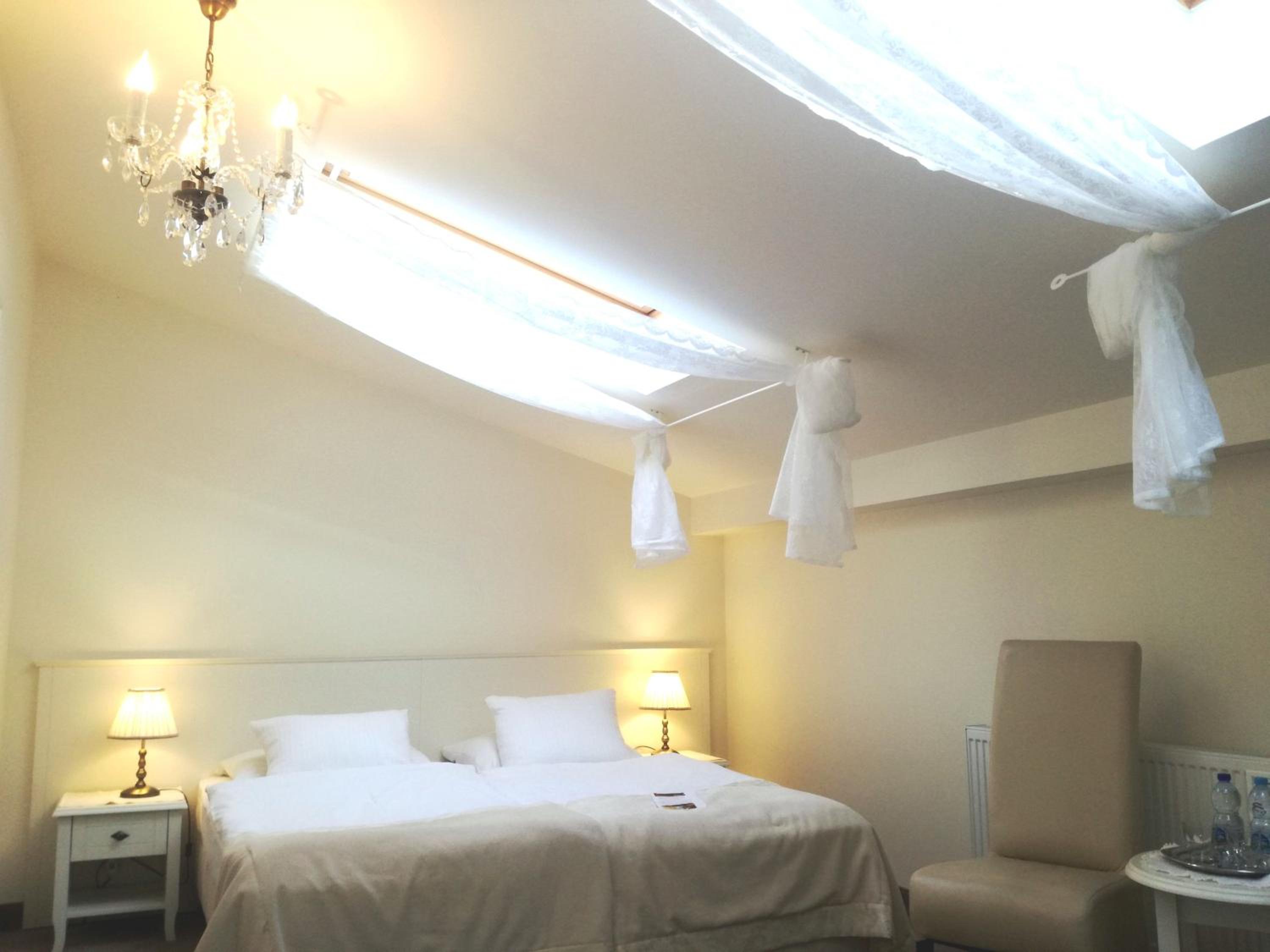 Standard Double or Twin Room - Photo 7
