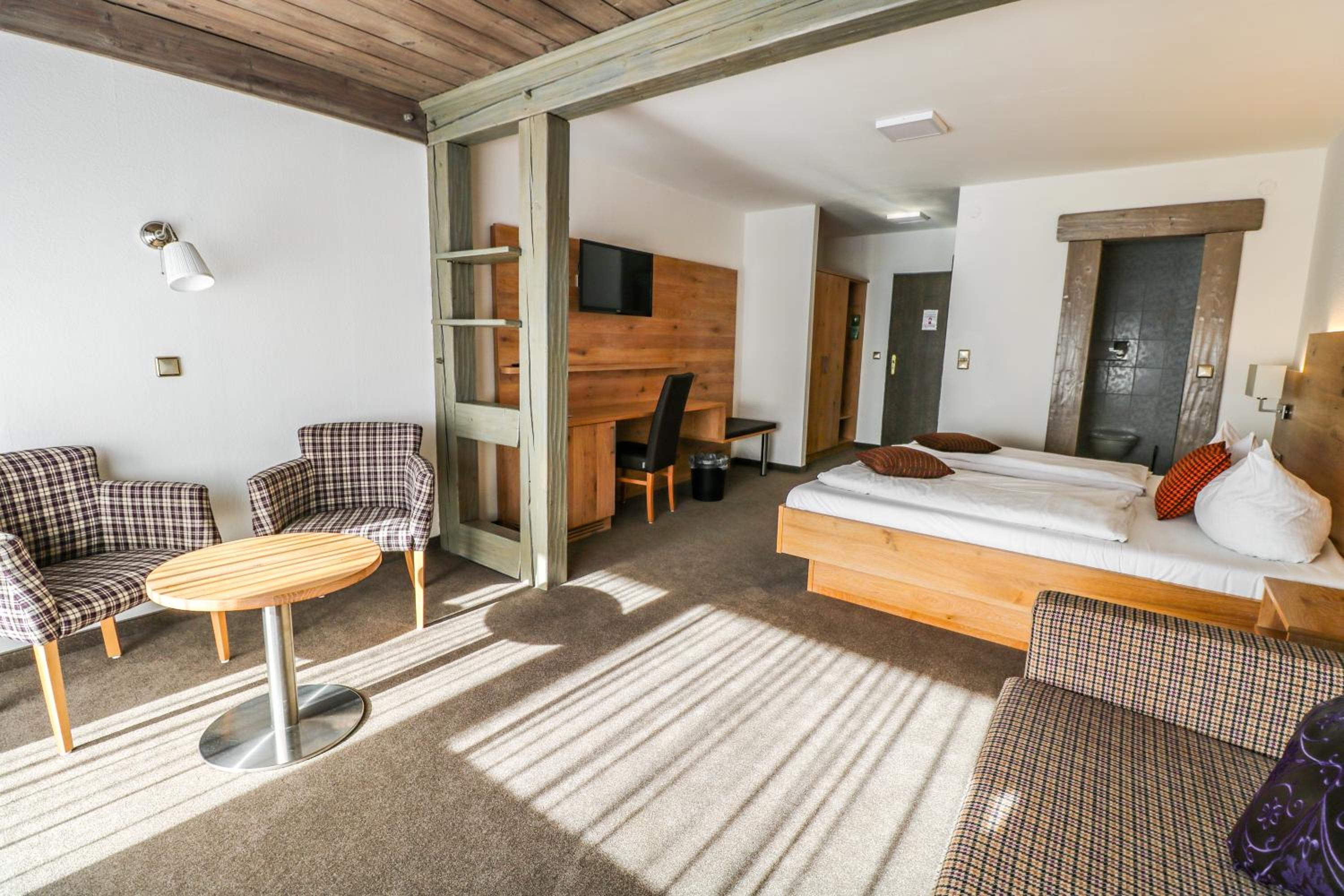 Superior Large Double Room - Photo 3