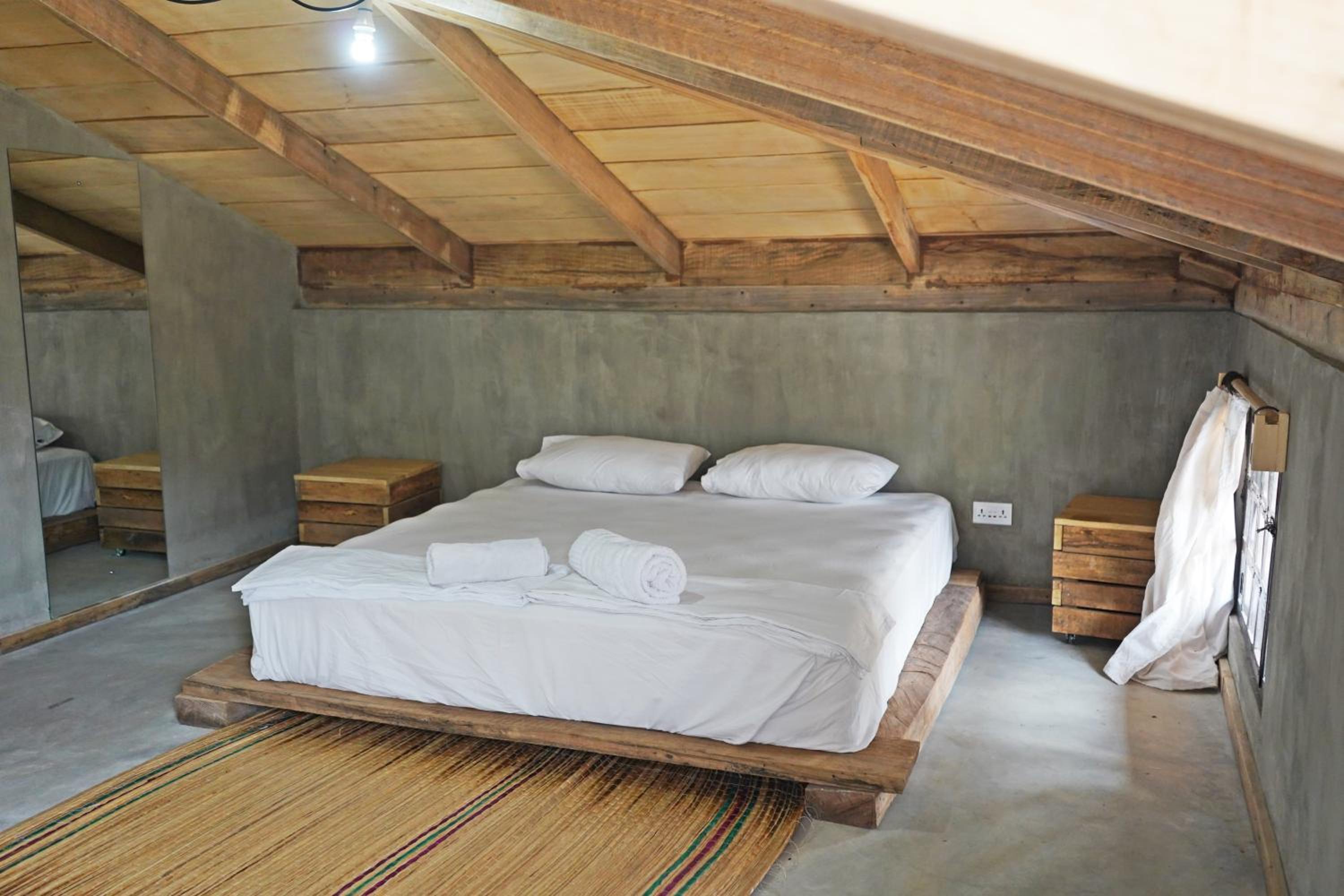 Deluxe King Room photo 1
