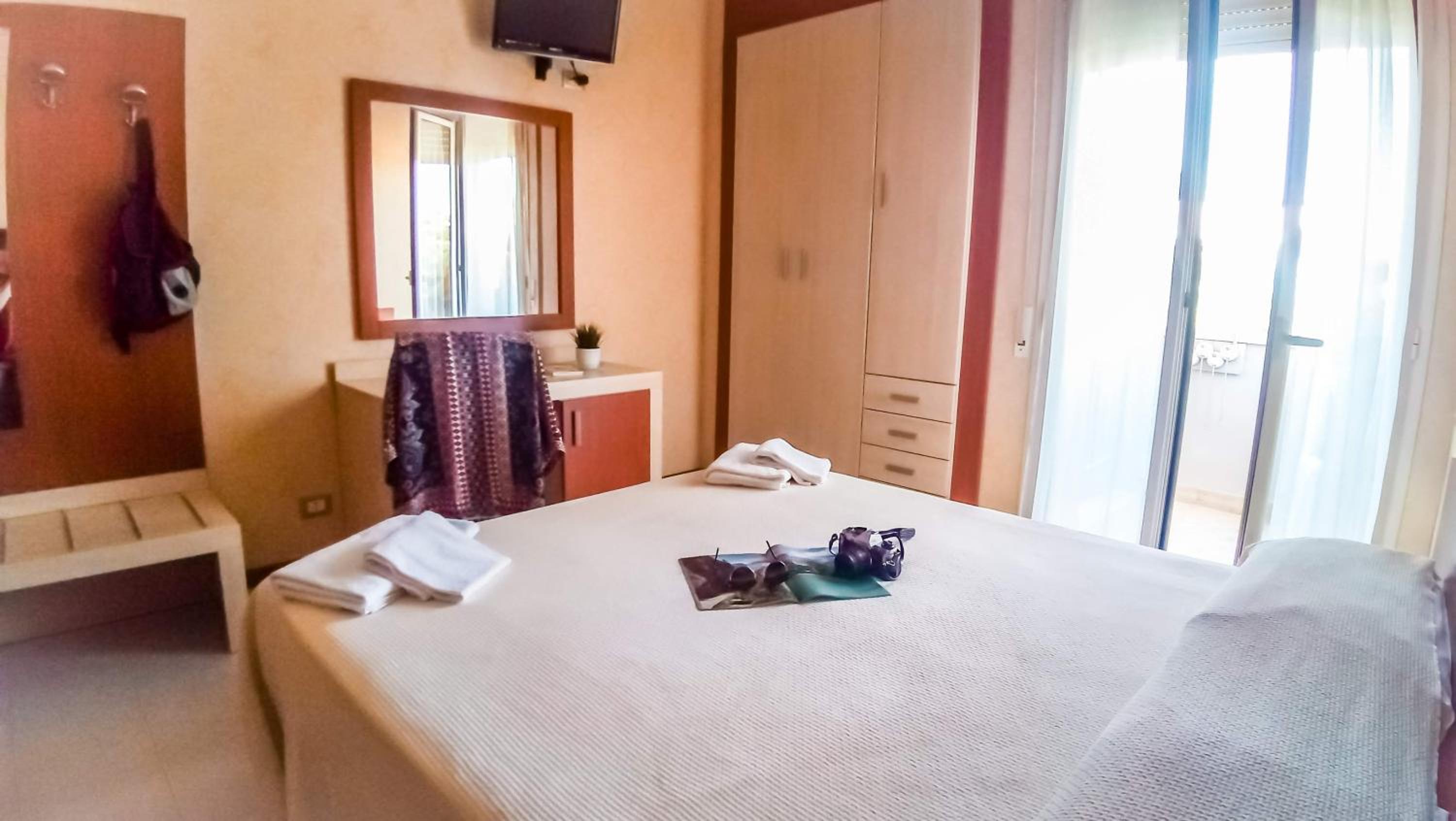 Double or Twin Room with Balcony - Photo 1