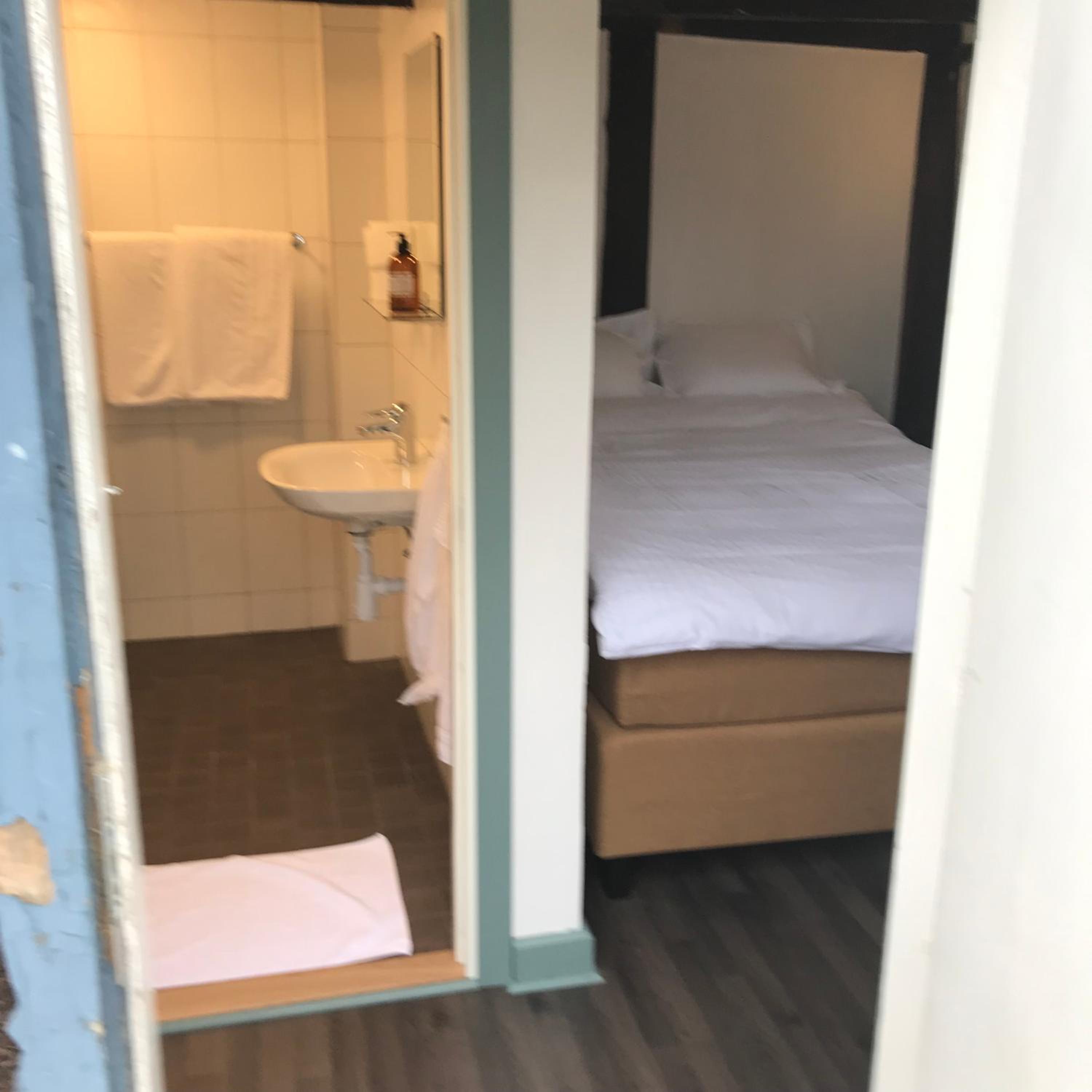 Budget Double Room - Photo 2