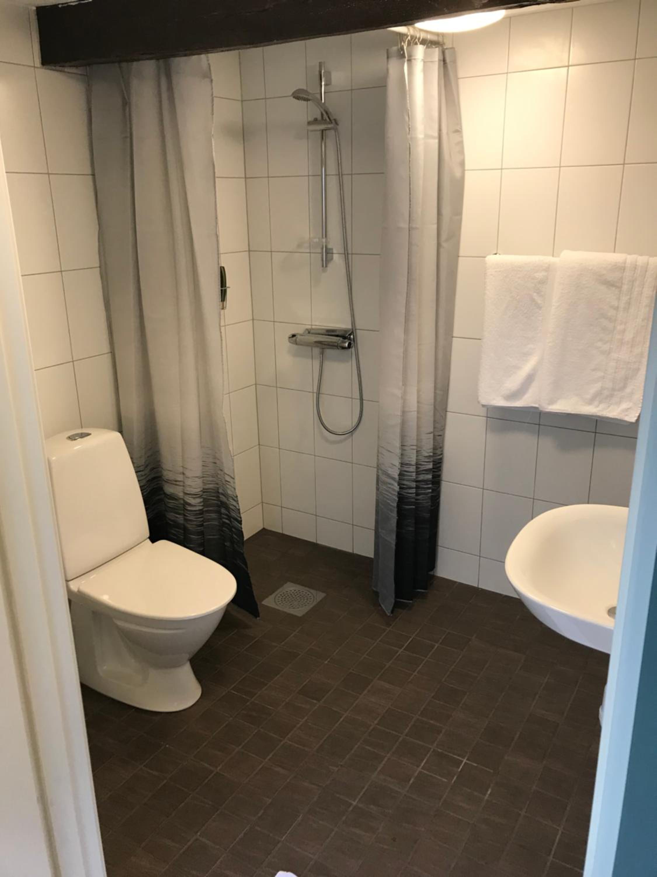 Budget Double Room - Photo 3