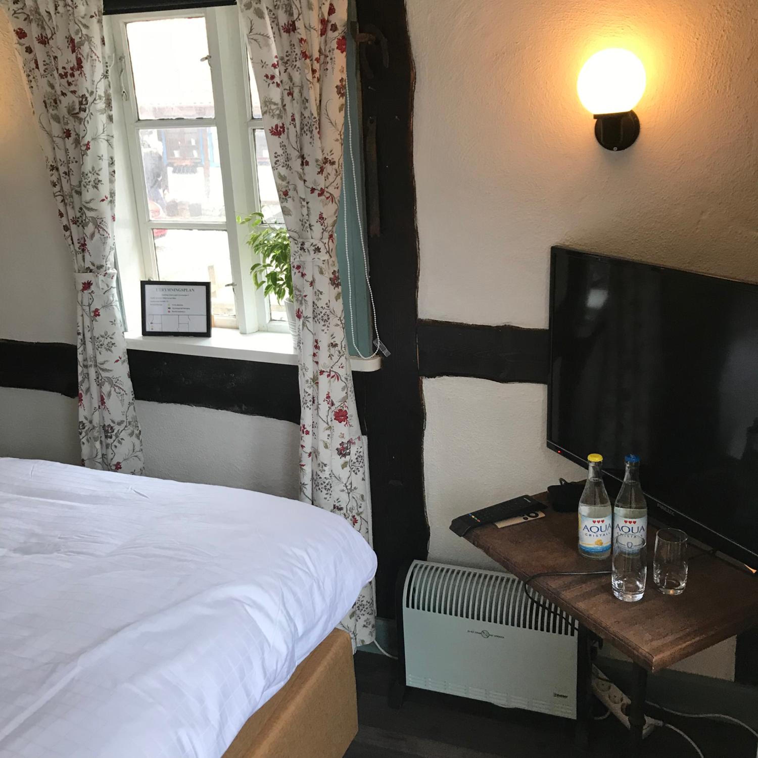 Budget Double Room - Photo 4