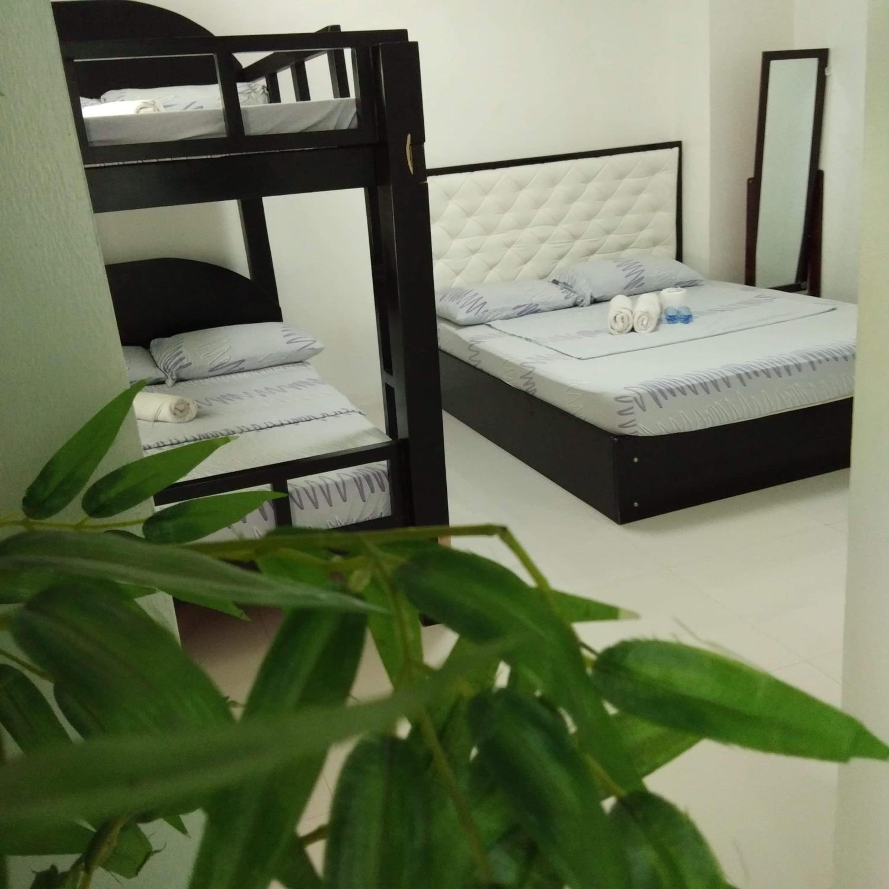 One-Bedroom Apartment - Photo 2