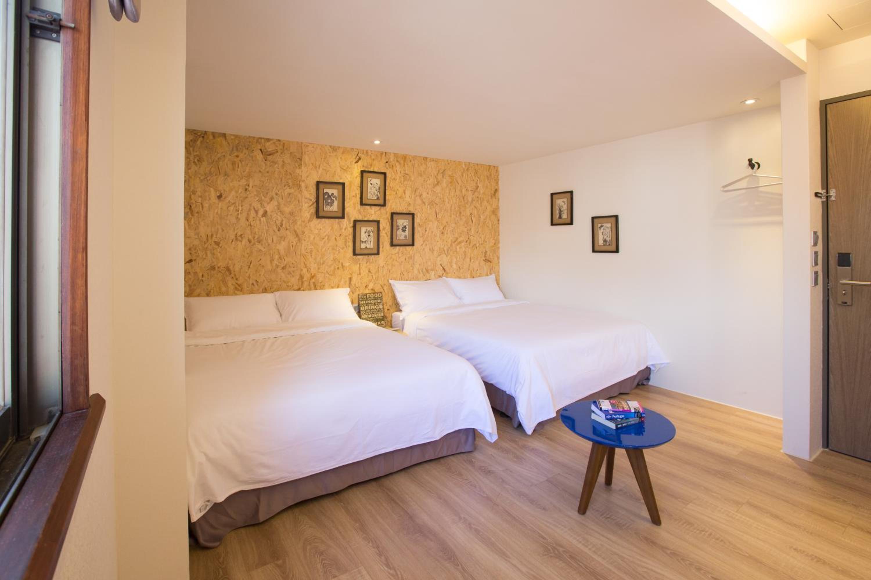 Quadruple Room with Private Bathroom photo 1