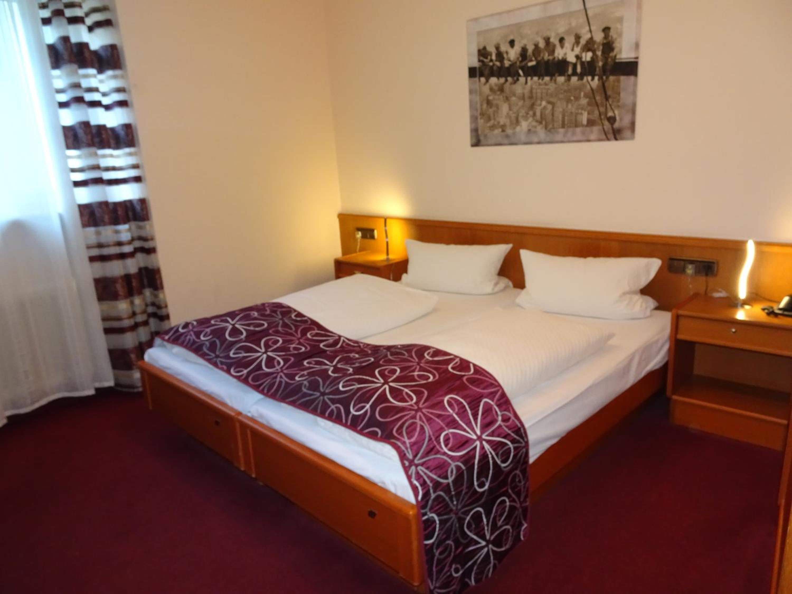 Standard Double Room - Photo 3