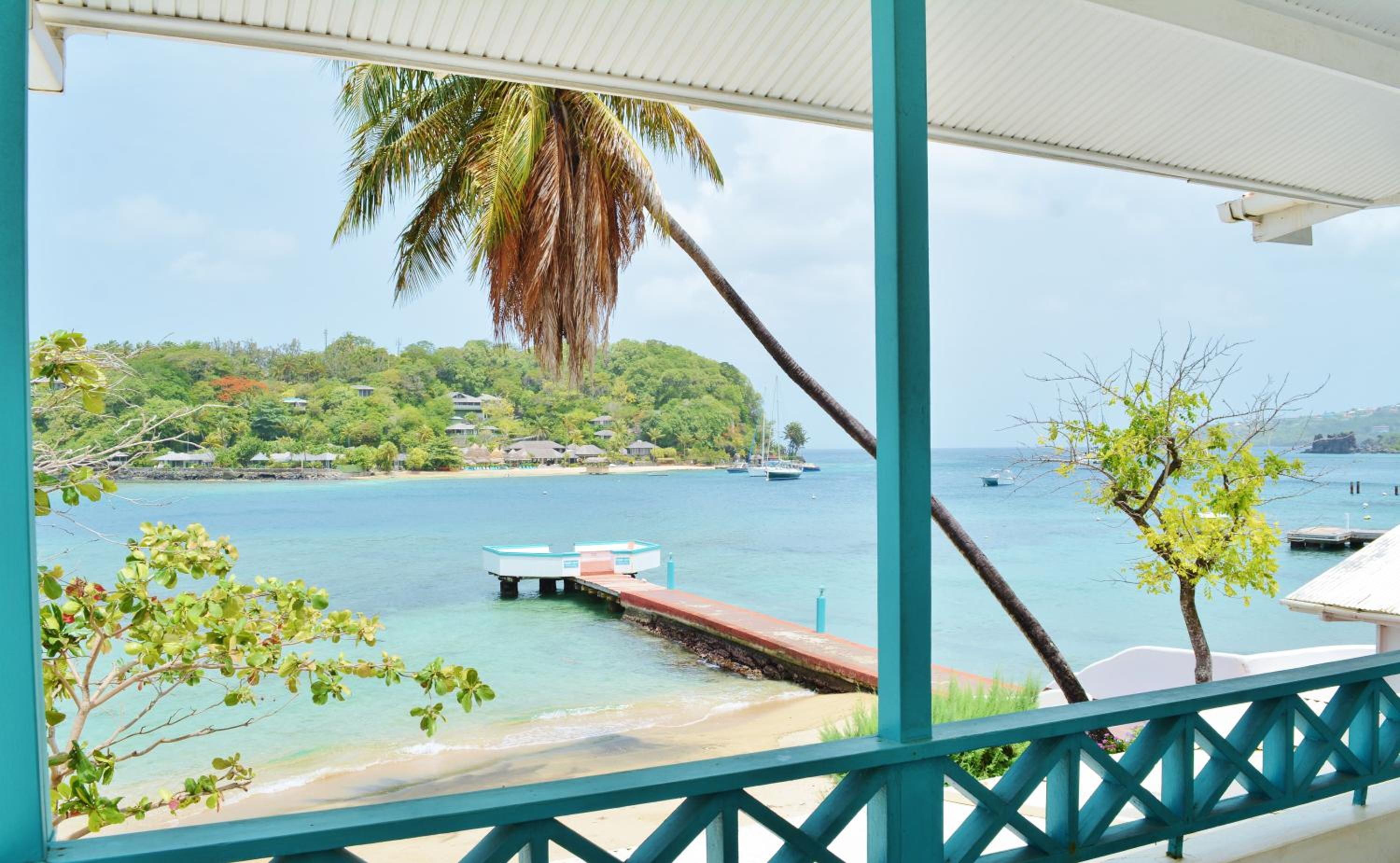 Deluxe Double Room with Side Sea View