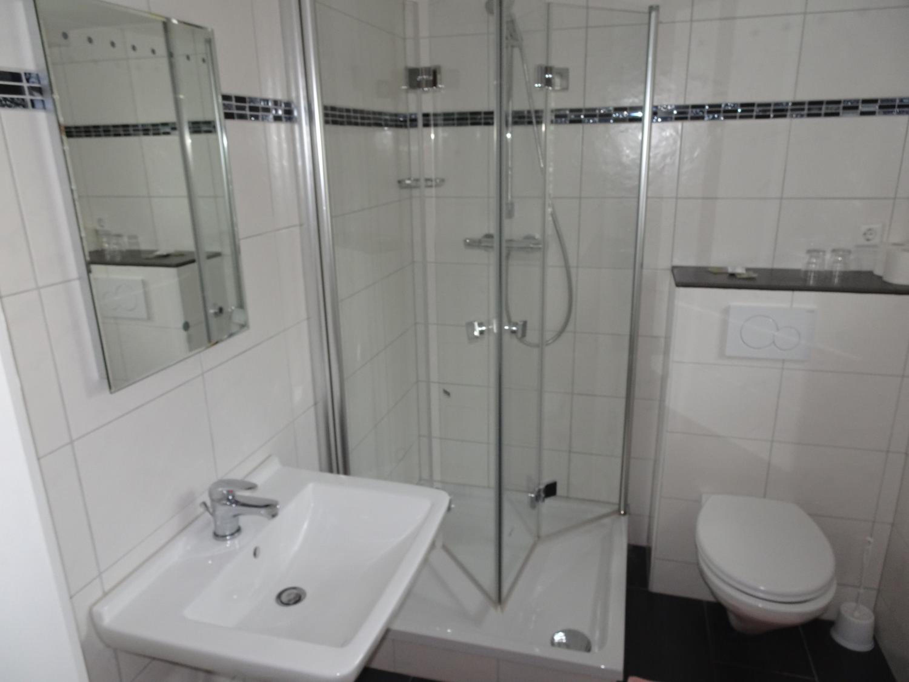 Standard Double Room - Photo 5