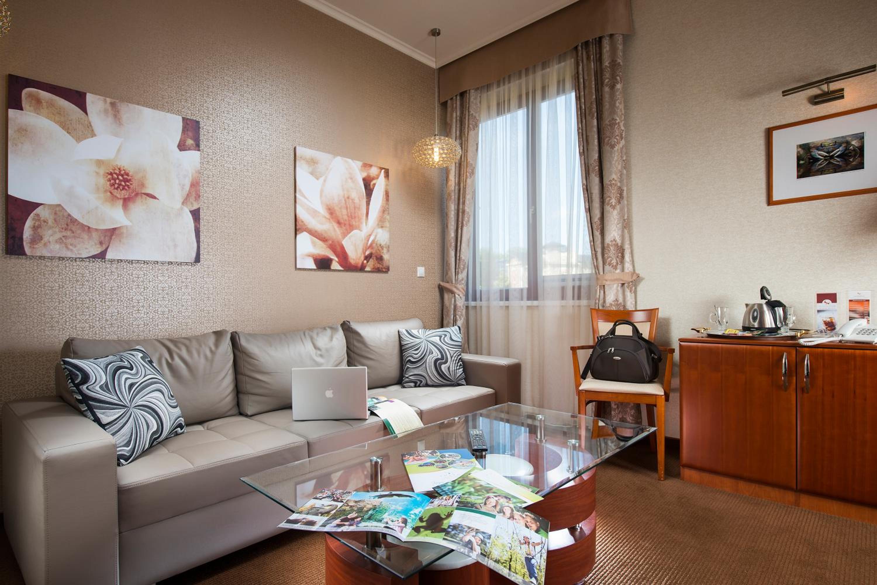 Suite - Photo 3