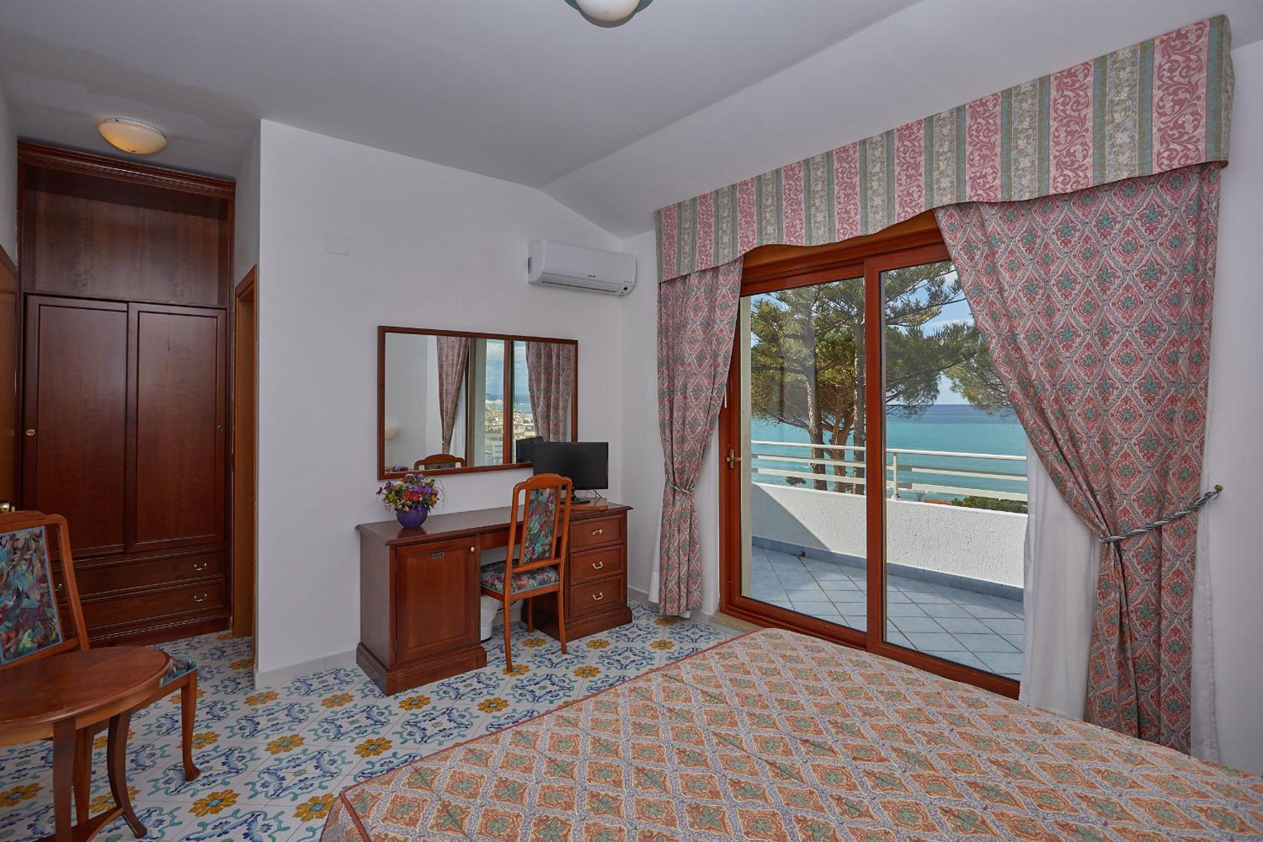 Double Room with Sea View photo 3