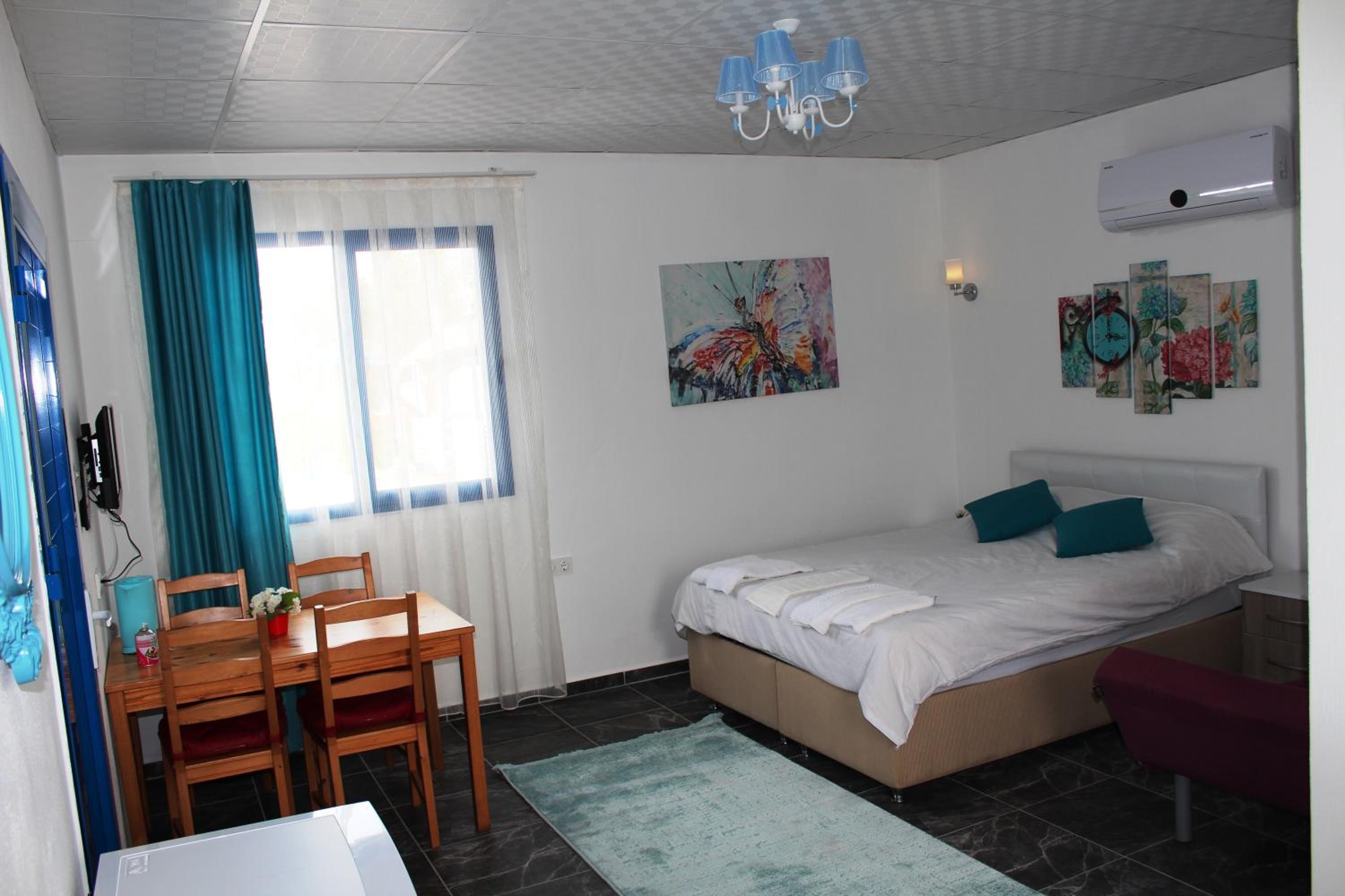 Triple Room with Pool View photo 2