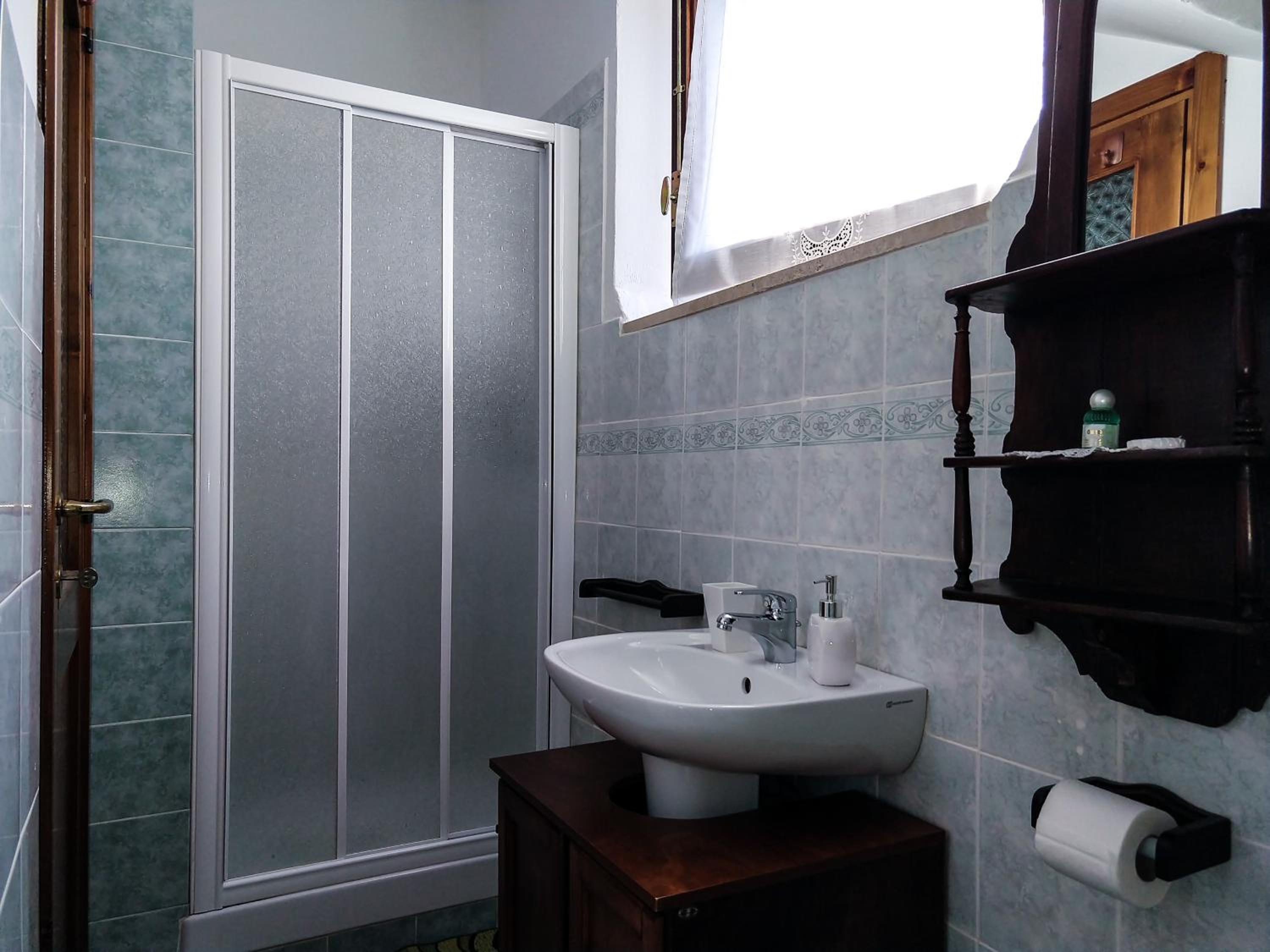 Triple Room with Private Bathroom - Photo 2