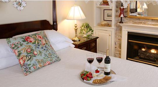Luxury Queen Room with Balcony