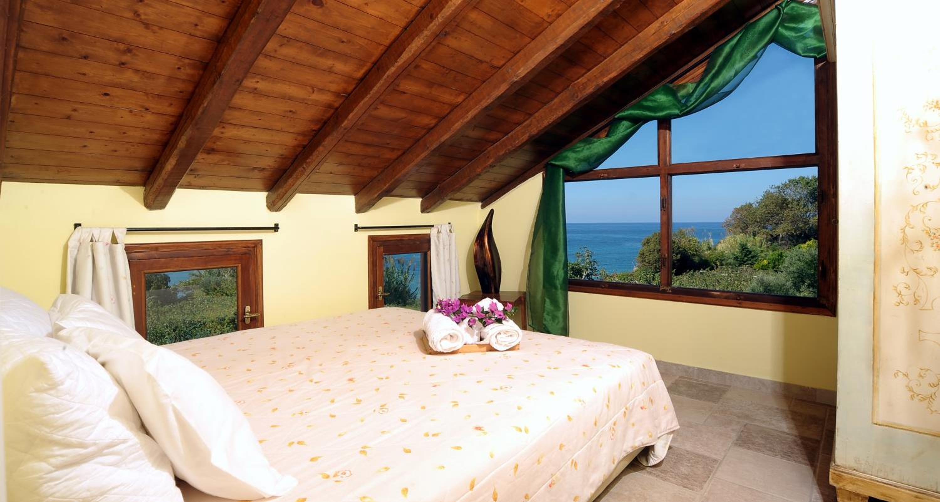 Four-Bedroom Villa photo 1